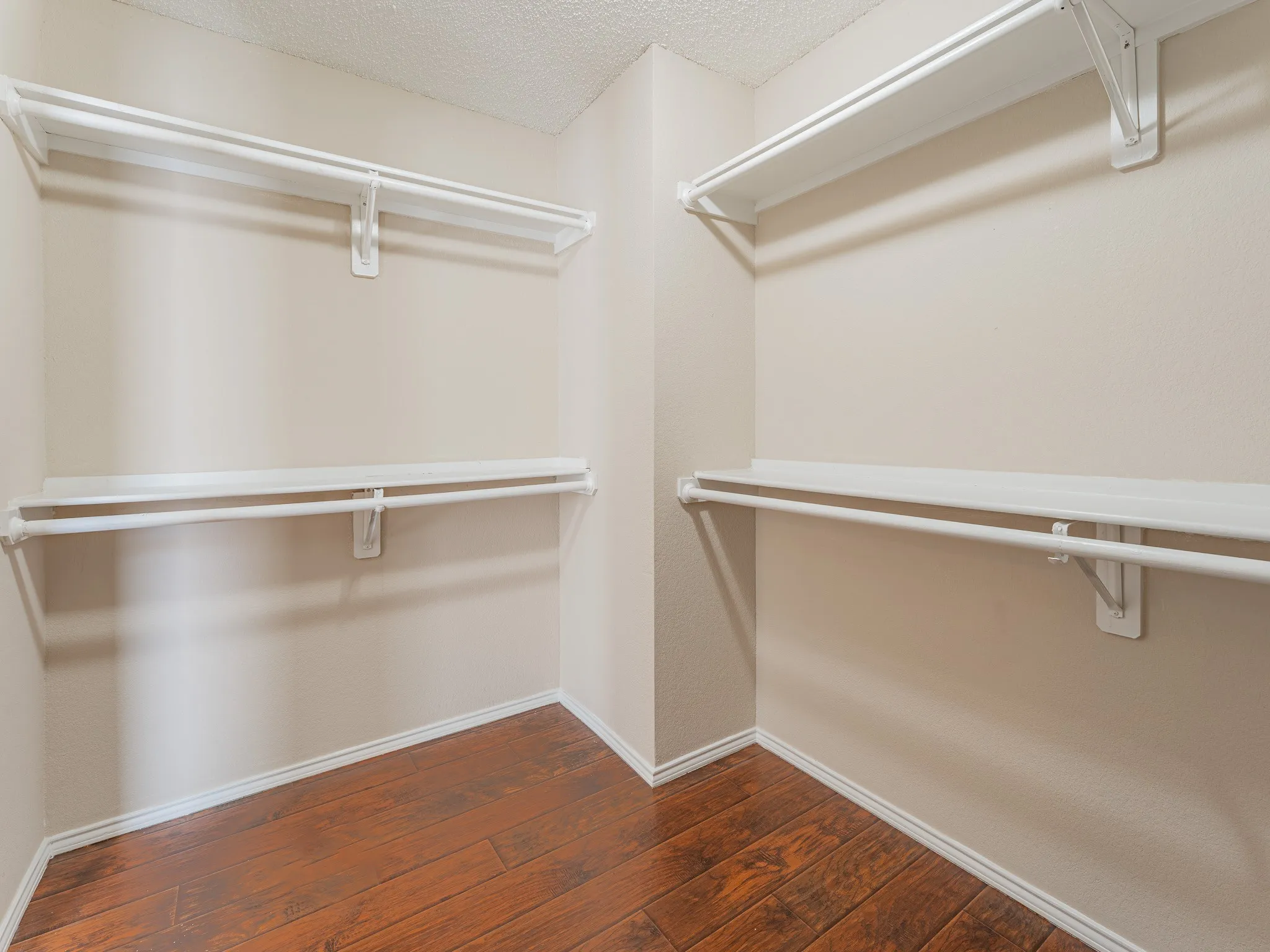 Single Family Residence For Rent in Tarrant County , 5807 Rock Meadow Trail, Arlington, Texas 76017, 3 Bedroom, 2 Bathroom, 2 Garage spaces, 2,020 Sqft, built in 1998, mls#21229999, Real Estate Agent in Arlington, Homes For Rent in Tarrant county, Homes For Rent in Arlington, Realtor in Arlington Texas, Real Estate Brokerage Independent Realty Texas, Luminita Cordes Realtor