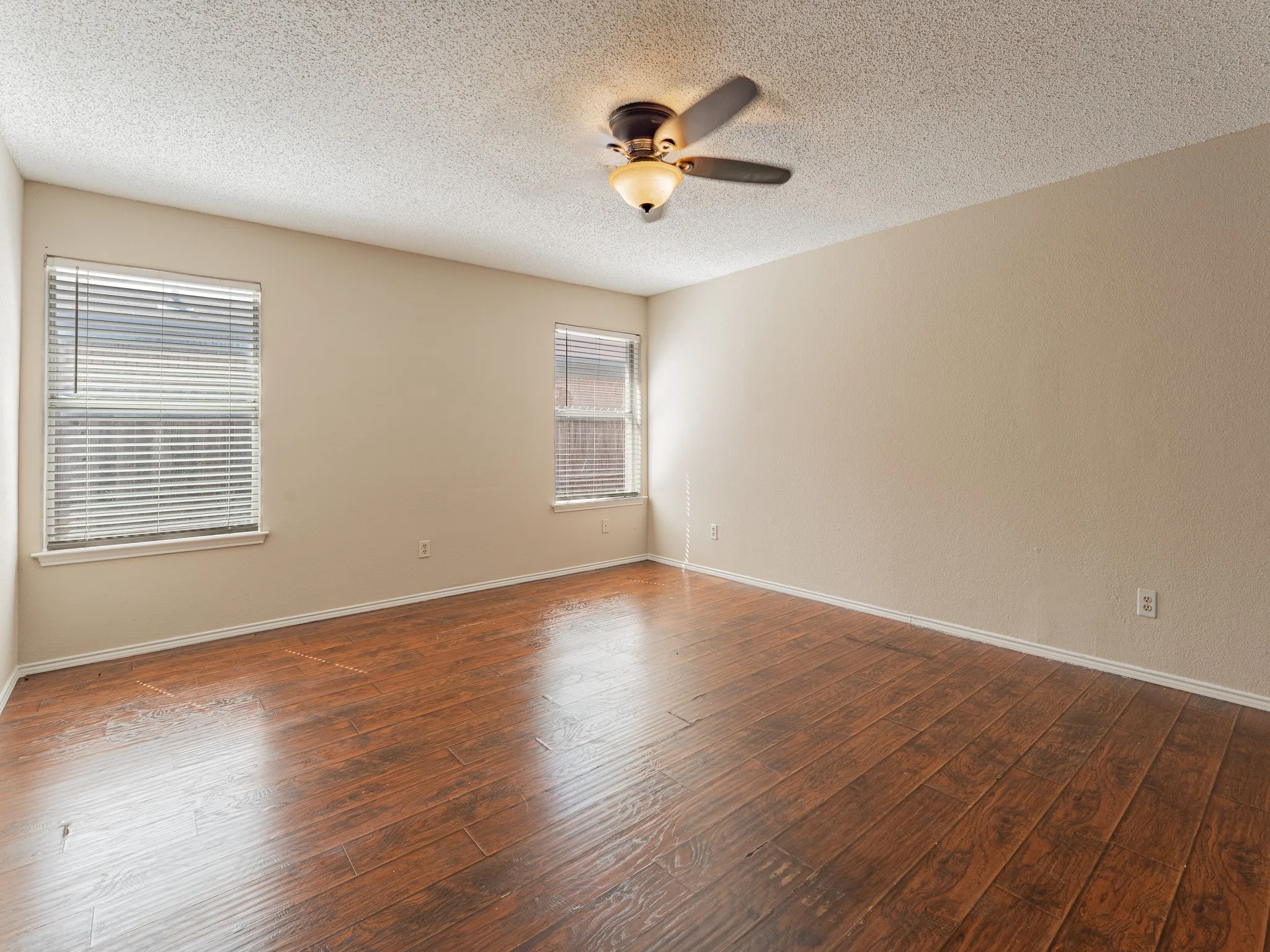 Single Family Residence For Rent in Tarrant County , 5807 Rock Meadow Trail, Arlington, Texas 76017, 3 Bedroom, 2 Bathroom, 2 Garage spaces, 2,020 Sqft, built in 1998, mls#21229999, Real Estate Agent in Arlington, Homes For Rent in Tarrant county, Homes For Rent in Arlington, Realtor in Arlington Texas, Real Estate Brokerage Independent Realty Texas, Luminita Cordes Realtor