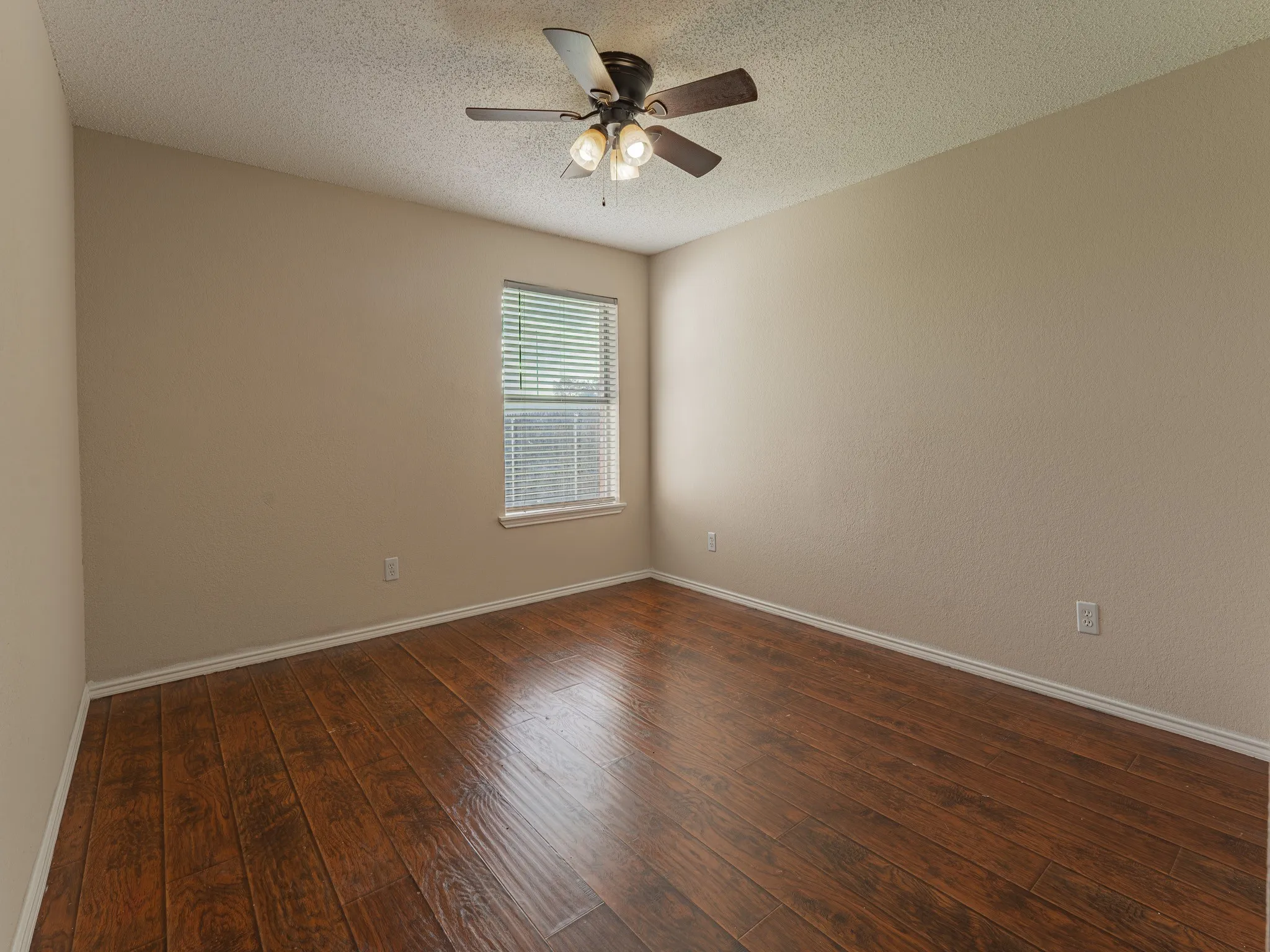 Single Family Residence For Rent in Tarrant County , 5807 Rock Meadow Trail, Arlington, Texas 76017, 3 Bedroom, 2 Bathroom, 2 Garage spaces, 2,020 Sqft, built in 1998, mls#21229999, Real Estate Agent in Arlington, Homes For Rent in Tarrant county, Homes For Rent in Arlington, Realtor in Arlington Texas, Real Estate Brokerage Independent Realty Texas, Luminita Cordes Realtor