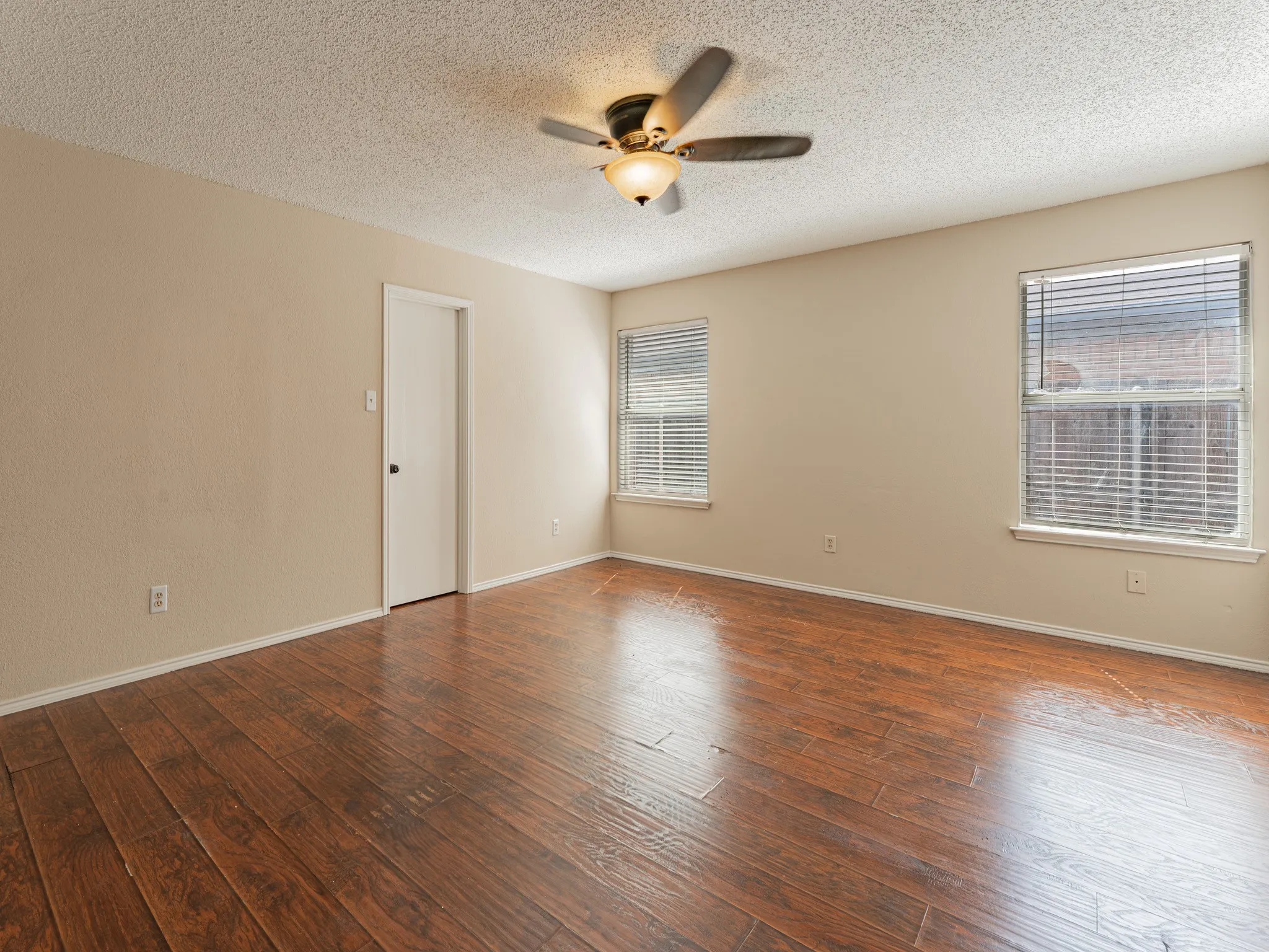 Single Family Residence For Rent in Tarrant County , 5807 Rock Meadow Trail, Arlington, Texas 76017, 3 Bedroom, 2 Bathroom, 2 Garage spaces, 2,020 Sqft, built in 1998, mls#21229999, Real Estate Agent in Arlington, Homes For Rent in Tarrant county, Homes For Rent in Arlington, Realtor in Arlington Texas, Real Estate Brokerage Independent Realty Texas, Luminita Cordes Realtor