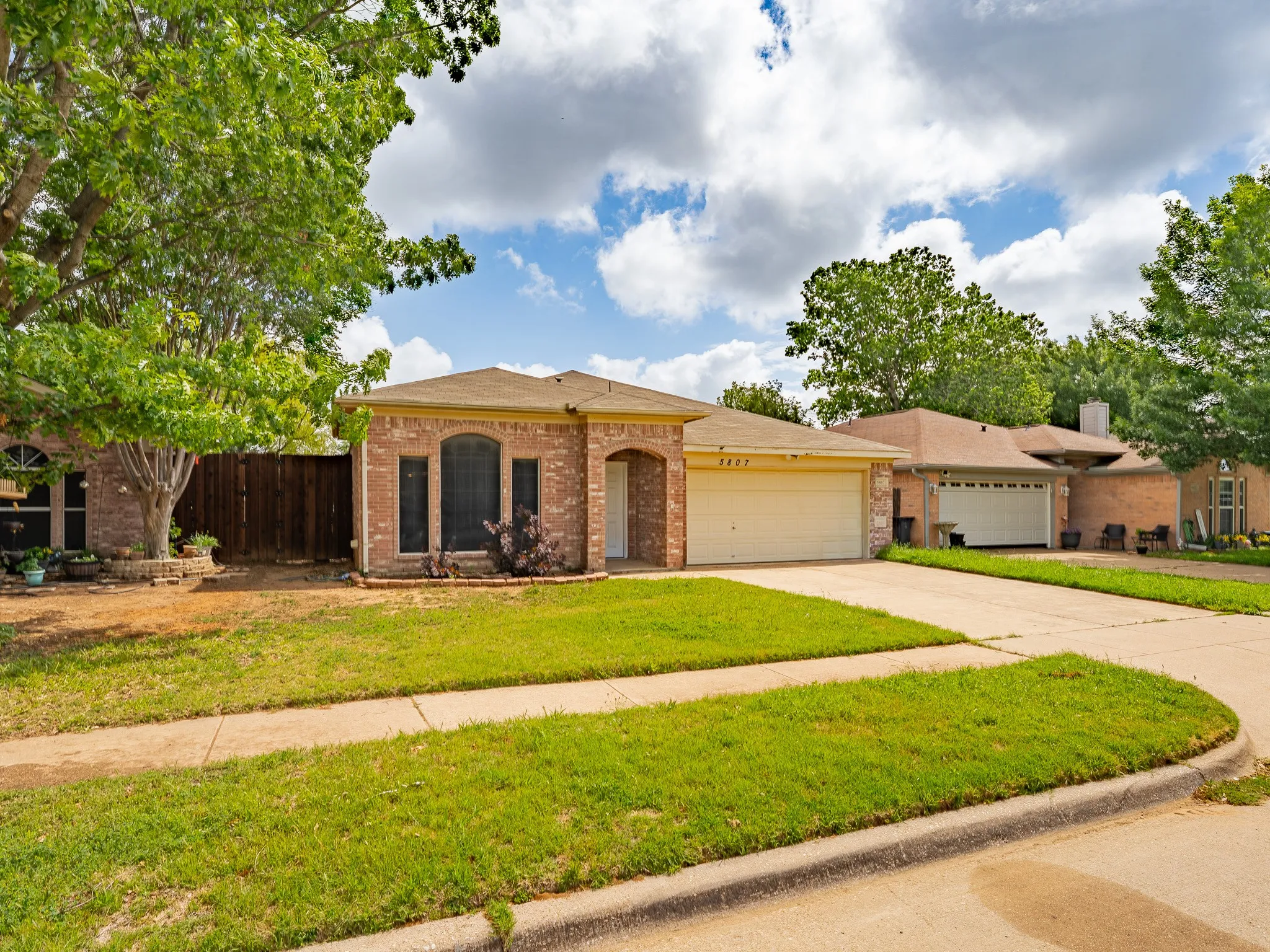 Single Family Residence For Rent in Tarrant County , 5807 Rock Meadow Trail, Arlington, Texas 76017, 3 Bedroom, 2 Bathroom, 2 Garage spaces, 2,020 Sqft, built in 1998, mls#21229999, Real Estate Agent in Arlington, Homes For Rent in Tarrant county, Homes For Rent in Arlington, Realtor in Arlington Texas, Real Estate Brokerage Independent Realty Texas, Luminita Cordes Realtor
