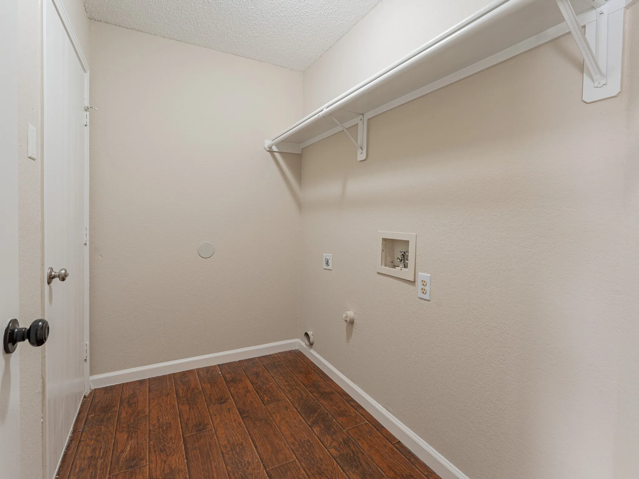 Single Family Residence For Rent in Tarrant County , 5807 Rock Meadow Trail, Arlington, Texas 76017, 3 Bedroom, 2 Bathroom, 2 Garage spaces, 2,020 Sqft, built in 1998, mls#21229999, Real Estate Agent in Arlington, Homes For Rent in Tarrant county, Homes For Rent in Arlington, Realtor in Arlington Texas, Real Estate Brokerage Independent Realty Texas, Luminita Cordes Realtor
