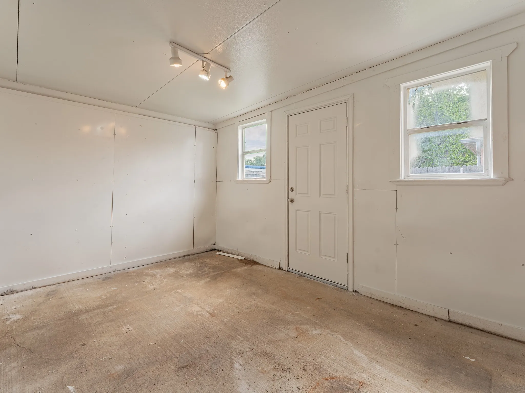 Single Family Residence For Rent in Tarrant County , 5807 Rock Meadow Trail, Arlington, Texas 76017, 3 Bedroom, 2 Bathroom, 2 Garage spaces, 2,020 Sqft, built in 1998, mls#21229999, Real Estate Agent in Arlington, Homes For Rent in Tarrant county, Homes For Rent in Arlington, Realtor in Arlington Texas, Real Estate Brokerage Independent Realty Texas, Luminita Cordes Realtor