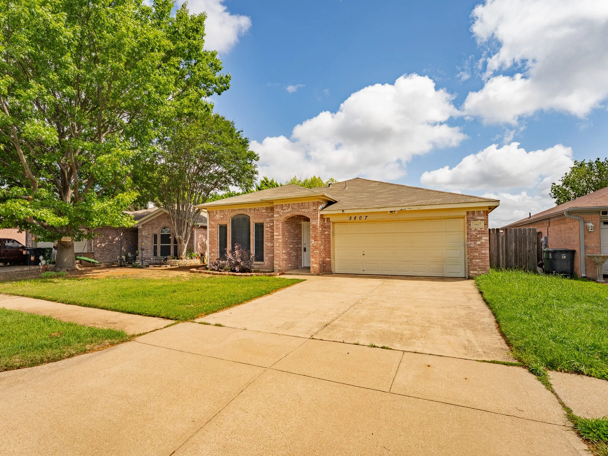 Single Family Residence For Rent in Tarrant County , 5807 Rock Meadow Trail, Arlington, Texas 76017, 3 Bedroom, 2 Bathroom, 2 Garage spaces, 2,020 Sqft, built in 1998, mls#21229999, Real Estate Agent in Arlington, Homes For Rent in Tarrant county, Homes For Rent in Arlington, Realtor in Arlington Texas, Real Estate Brokerage Independent Realty Texas, Luminita Cordes Realtor