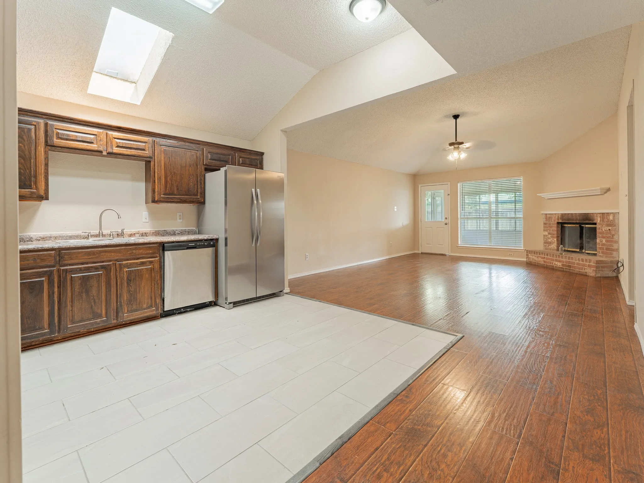 Single Family Residence For Rent in Tarrant County , 5807 Rock Meadow Trail, Arlington, Texas 76017, 3 Bedroom, 2 Bathroom, 2 Garage spaces, 2,020 Sqft, built in 1998, mls#21229999, Real Estate Agent in Arlington, Homes For Rent in Tarrant county, Homes For Rent in Arlington, Realtor in Arlington Texas, Real Estate Brokerage Independent Realty Texas, Luminita Cordes Realtor