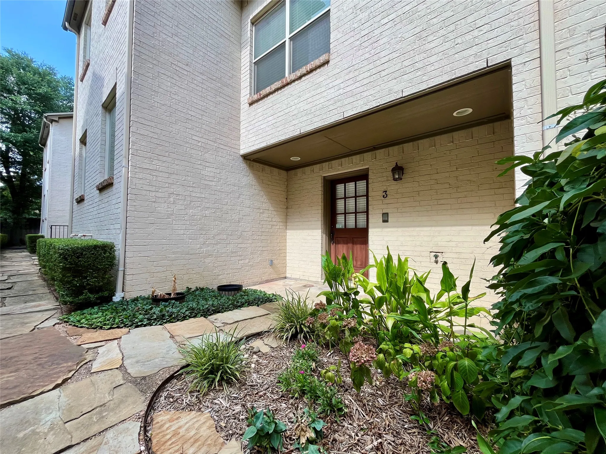 Condominium For Rent in Dallas County , 3414 Mcfarlin Boulevard 3, University Park, Texas 75205, 2 Bedrooms, 3 Bathrooms, 2 Garage spaces, 1,711 Sqft, built in 2004, Price $4,500, mls#21229959, Real Estate Agent in University Park, Homes For Rent in Dallas county, Homes For Rent in University Park, Realtor in University Park Texas, Real Estate Brokerage Independent Realty Texas, Luminita Cordes Realtor