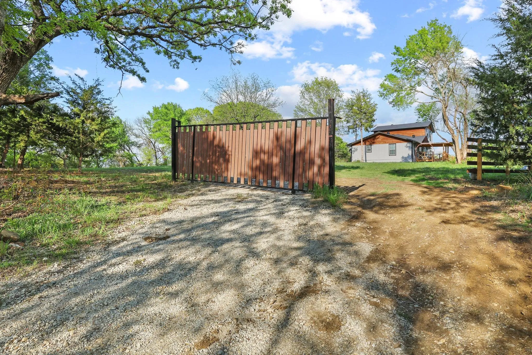 Single Family Residence For Sale in Fannin County , 1604 County Rd 4040, Savoy, Texas 75479, 4 Bedroom, 3 Bathroom, Garage spaces, 2,464 Sqft, built in 2024, New Construction - Complete, mls#21230187, Real Estate Agent in Savoy, Homes For Sale in Fannin county, Homes For Sale in Savoy, Realtor in Savoy Texas, Real Estate Brokerage Independent Realty Texas, Luminita Cordes Realtor