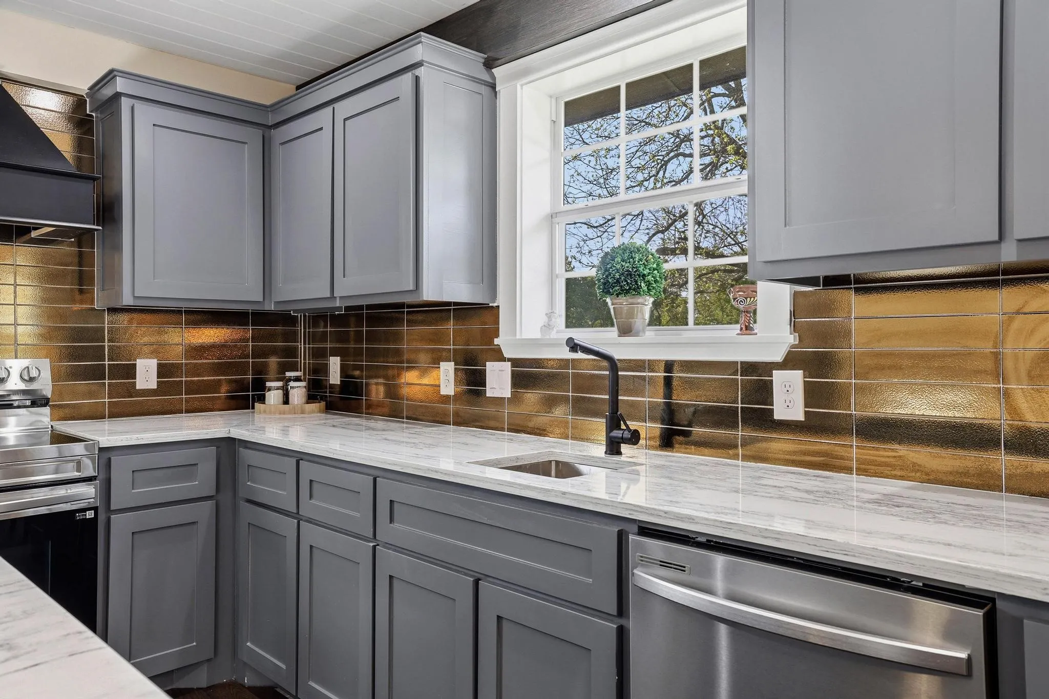 Single Family Residence For Sale in Fannin County , 1604 County Rd 4040, Savoy, Texas 75479, 4 Bedroom, 3 Bathroom, Garage spaces, 2,464 Sqft, built in 2024, New Construction - Complete, mls#21230187, Real Estate Agent in Savoy, Homes For Sale in Fannin county, Homes For Sale in Savoy, Realtor in Savoy Texas, Real Estate Brokerage Independent Realty Texas, Luminita Cordes Realtor
