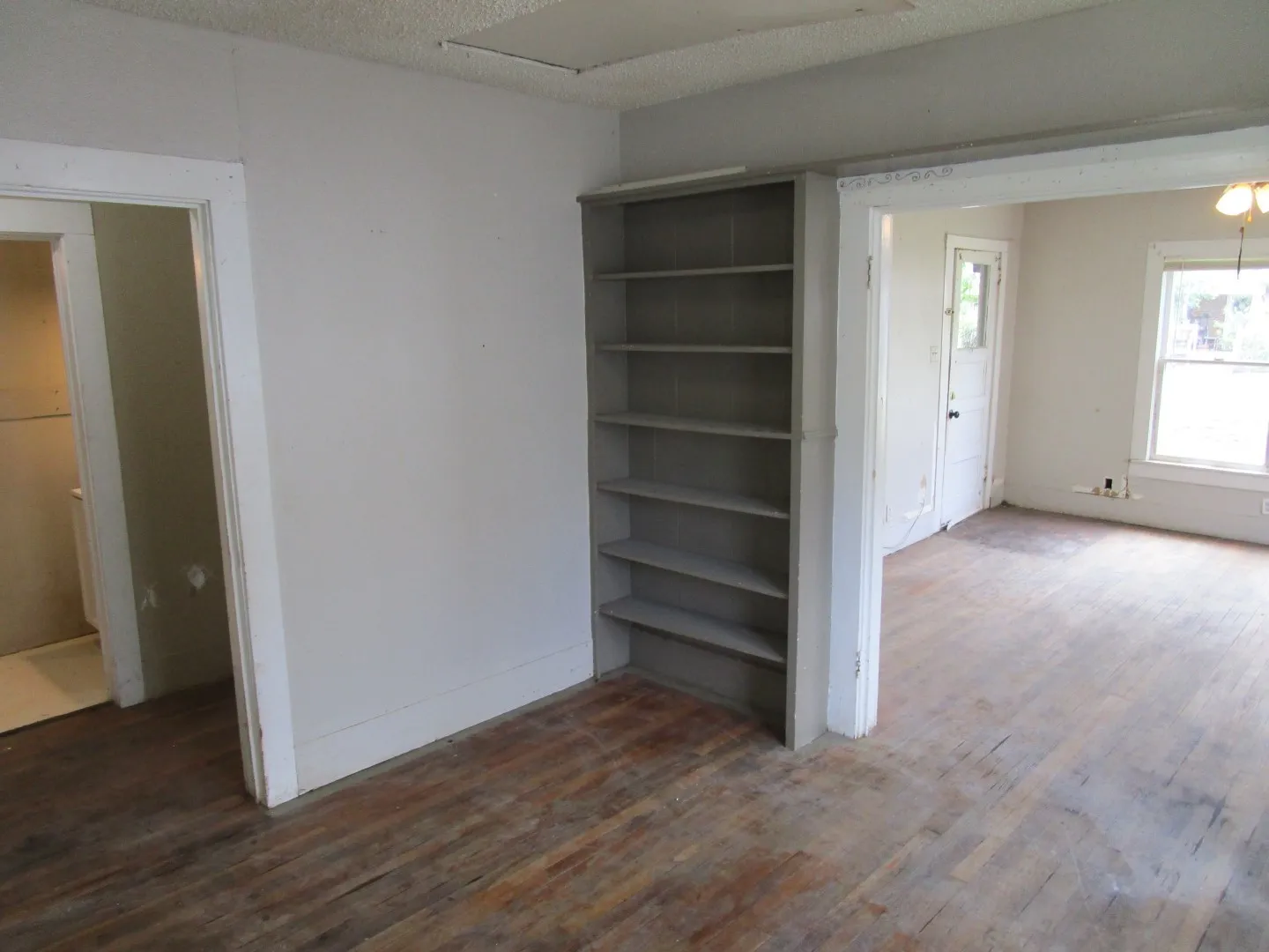 Single Family Residence For Sale in Brown County , 1812 8th Street, Brownwood, Texas 76801, 2 Bedroom, 1 Bathroom, Garage spaces, 1,170 Sqft, built in 1940, Preowned, mls#21230212, Real Estate Agent in Brownwood, Homes For Sale in Brown county, Homes For Sale in Brownwood, Realtor in Brownwood Texas, Real Estate Brokerage Independent Realty Texas, Luminita Cordes Realtor