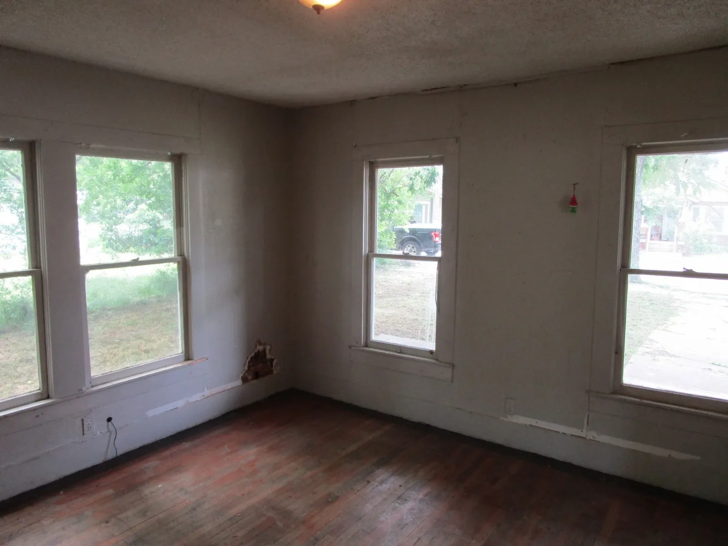 Single Family Residence For Sale in Brown County , 1812 8th Street, Brownwood, Texas 76801, 2 Bedroom, 1 Bathroom, Garage spaces, 1,170 Sqft, built in 1940, Preowned, mls#21230212, Real Estate Agent in Brownwood, Homes For Sale in Brown county, Homes For Sale in Brownwood, Realtor in Brownwood Texas, Real Estate Brokerage Independent Realty Texas, Luminita Cordes Realtor