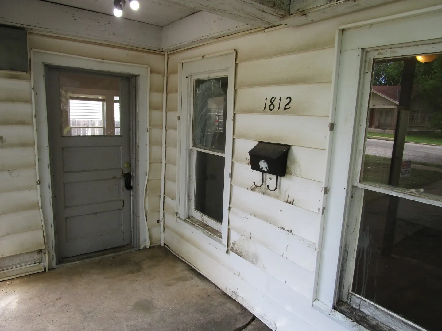 Single Family Residence For Sale in Brown County , 1812 8th Street, Brownwood, Texas 76801, 2 Bedroom, 1 Bathroom, Garage spaces, 1,170 Sqft, built in 1940, Preowned, mls#21230212, Real Estate Agent in Brownwood, Homes For Sale in Brown county, Homes For Sale in Brownwood, Realtor in Brownwood Texas, Real Estate Brokerage Independent Realty Texas, Luminita Cordes Realtor