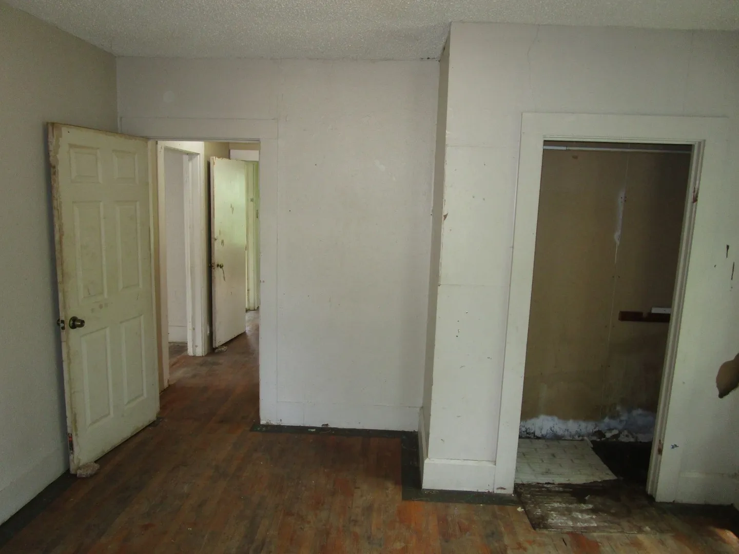 Single Family Residence For Sale in Brown County , 1812 8th Street, Brownwood, Texas 76801, 2 Bedroom, 1 Bathroom, Garage spaces, 1,170 Sqft, built in 1940, Preowned, mls#21230212, Real Estate Agent in Brownwood, Homes For Sale in Brown county, Homes For Sale in Brownwood, Realtor in Brownwood Texas, Real Estate Brokerage Independent Realty Texas, Luminita Cordes Realtor