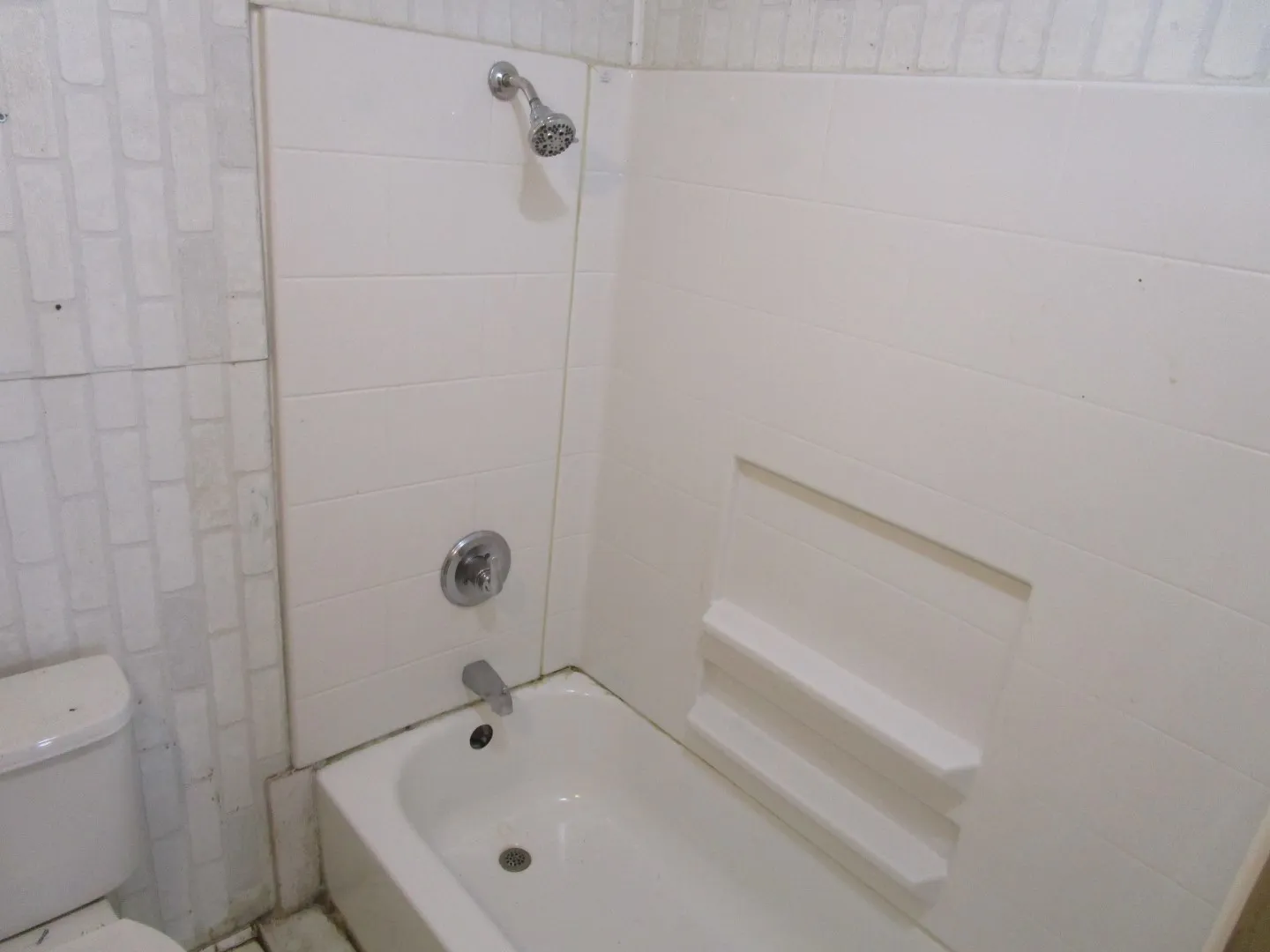Single Family Residence For Sale in Brown County , 1812 8th Street, Brownwood, Texas 76801, 2 Bedroom, 1 Bathroom, Garage spaces, 1,170 Sqft, built in 1940, Preowned, mls#21230212, Real Estate Agent in Brownwood, Homes For Sale in Brown county, Homes For Sale in Brownwood, Realtor in Brownwood Texas, Real Estate Brokerage Independent Realty Texas, Luminita Cordes Realtor