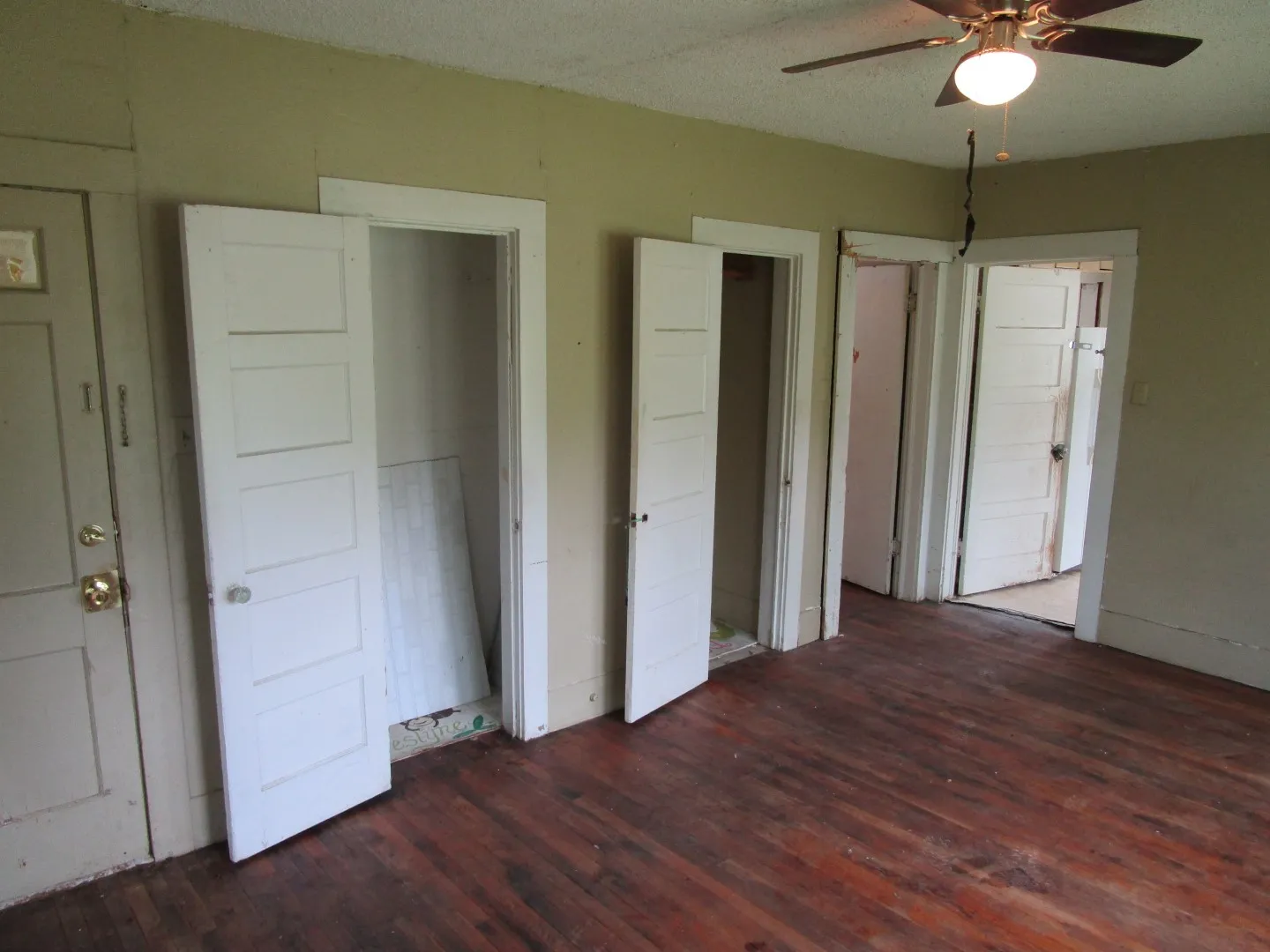 Single Family Residence For Sale in Brown County , 1812 8th Street, Brownwood, Texas 76801, 2 Bedroom, 1 Bathroom, Garage spaces, 1,170 Sqft, built in 1940, Preowned, mls#21230212, Real Estate Agent in Brownwood, Homes For Sale in Brown county, Homes For Sale in Brownwood, Realtor in Brownwood Texas, Real Estate Brokerage Independent Realty Texas, Luminita Cordes Realtor