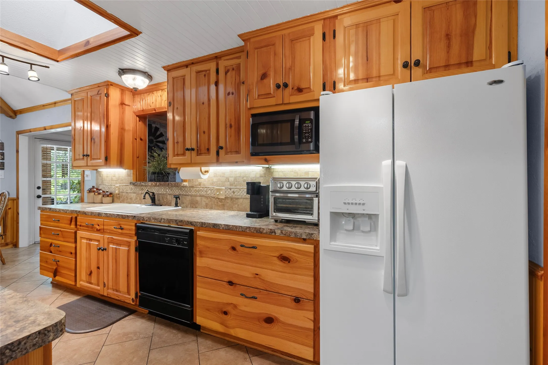 Single Family Residence For Sale in Collin County , 13020 County Road 290, Anna, Texas 75409, 3 Bedroom, 2 Bathroom, 2 Garage spaces, 1,588 Sqft, built in 1984, mls#21230228, Real Estate Agent in Anna, Homes For Sale in Collin county, Homes For Sale in Anna, Realtor in Anna Texas, Real Estate Brokerage Independent Realty Texas, Luminita Cordes Realtor