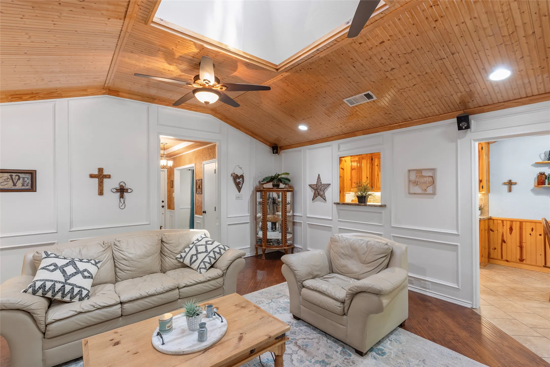 Single Family Residence For Sale in Collin County , 13020 County Road 290, Anna, Texas 75409, 3 Bedroom, 2 Bathroom, 2 Garage spaces, 1,588 Sqft, built in 1984, mls#21230228, Real Estate Agent in Anna, Homes For Sale in Collin county, Homes For Sale in Anna, Realtor in Anna Texas, Real Estate Brokerage Independent Realty Texas, Luminita Cordes Realtor