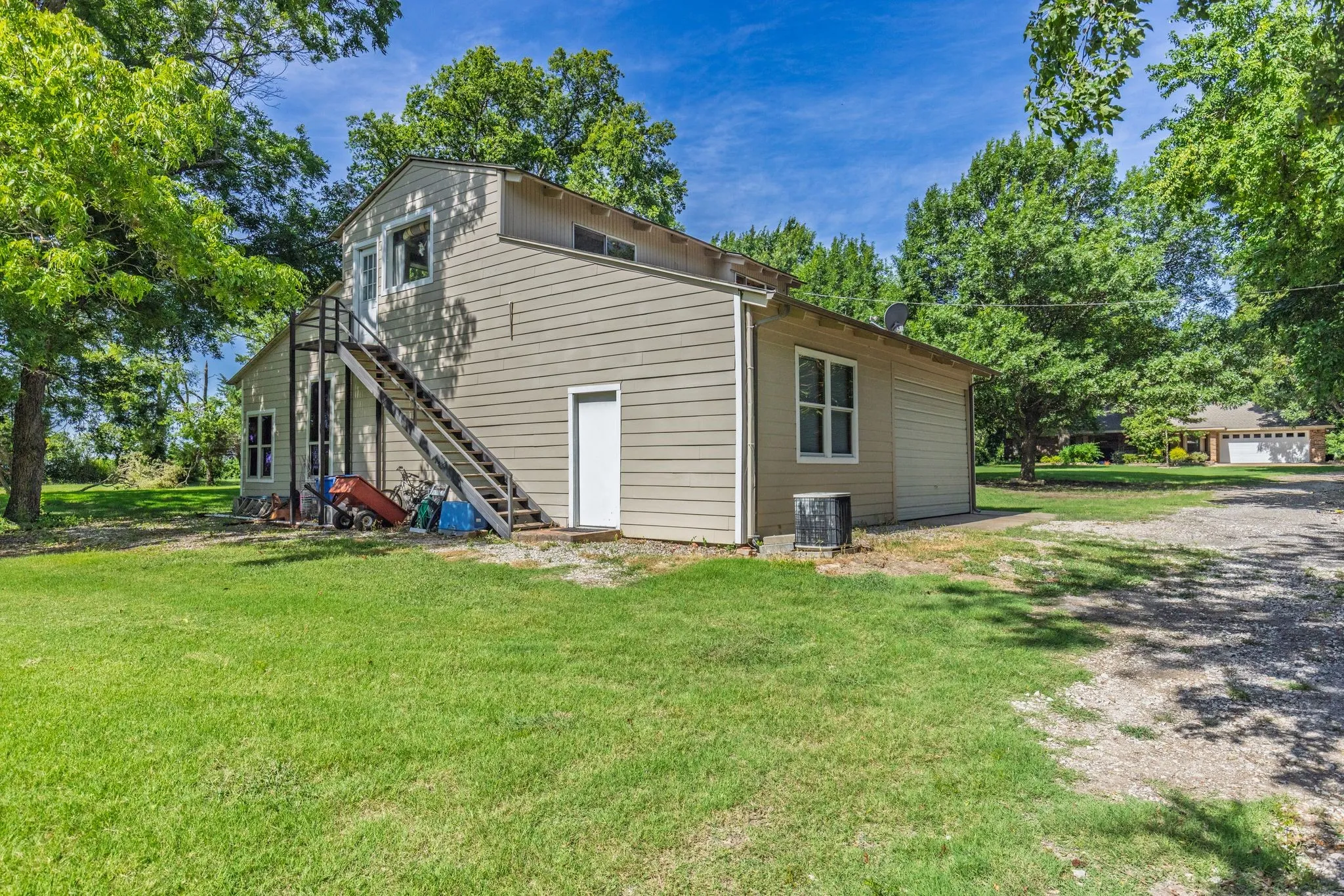 Single Family Residence For Sale in Collin County , 13020 County Road 290, Anna, Texas 75409, 3 Bedroom, 2 Bathroom, 2 Garage spaces, 1,588 Sqft, built in 1984, mls#21230228, Real Estate Agent in Anna, Homes For Sale in Collin county, Homes For Sale in Anna, Realtor in Anna Texas, Real Estate Brokerage Independent Realty Texas, Luminita Cordes Realtor