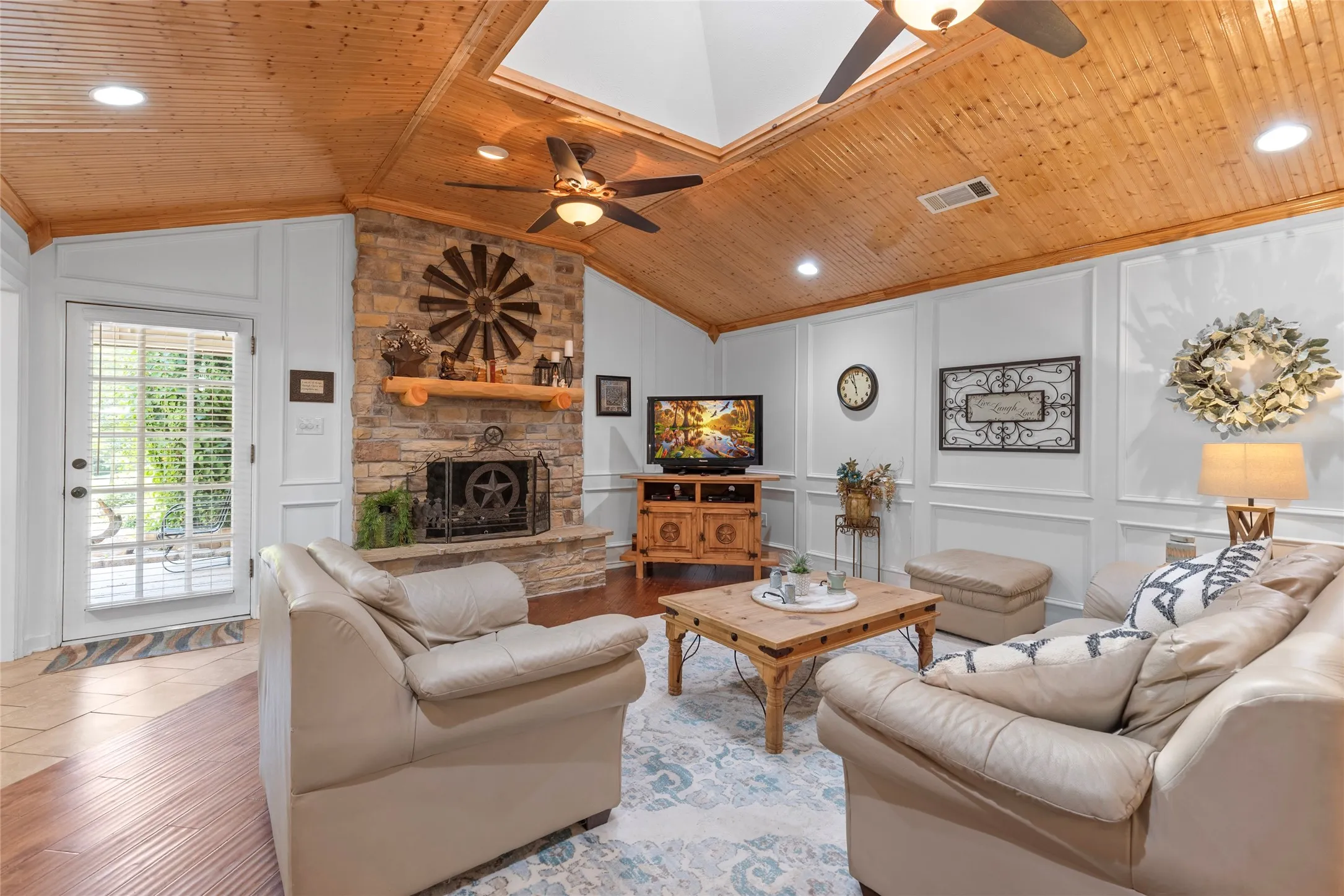 Single Family Residence For Sale in Collin County , 13020 County Road 290, Anna, Texas 75409, 3 Bedroom, 2 Bathroom, 2 Garage spaces, 1,588 Sqft, built in 1984, mls#21230228, Real Estate Agent in Anna, Homes For Sale in Collin county, Homes For Sale in Anna, Realtor in Anna Texas, Real Estate Brokerage Independent Realty Texas, Luminita Cordes Realtor