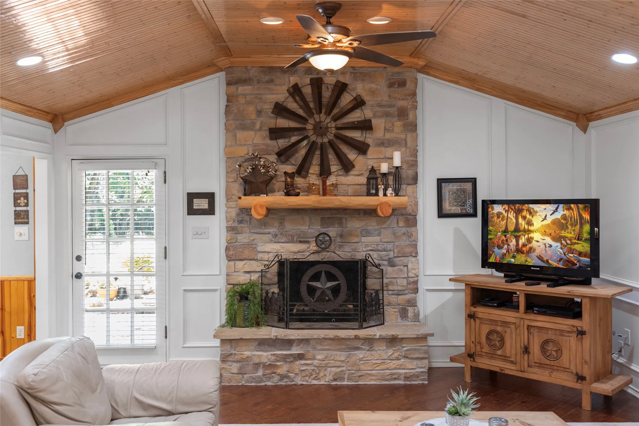 Single Family Residence For Sale in Collin County , 13020 County Road 290, Anna, Texas 75409, 3 Bedroom, 2 Bathroom, 2 Garage spaces, 1,588 Sqft, built in 1984, mls#21230228, Real Estate Agent in Anna, Homes For Sale in Collin county, Homes For Sale in Anna, Realtor in Anna Texas, Real Estate Brokerage Independent Realty Texas, Luminita Cordes Realtor