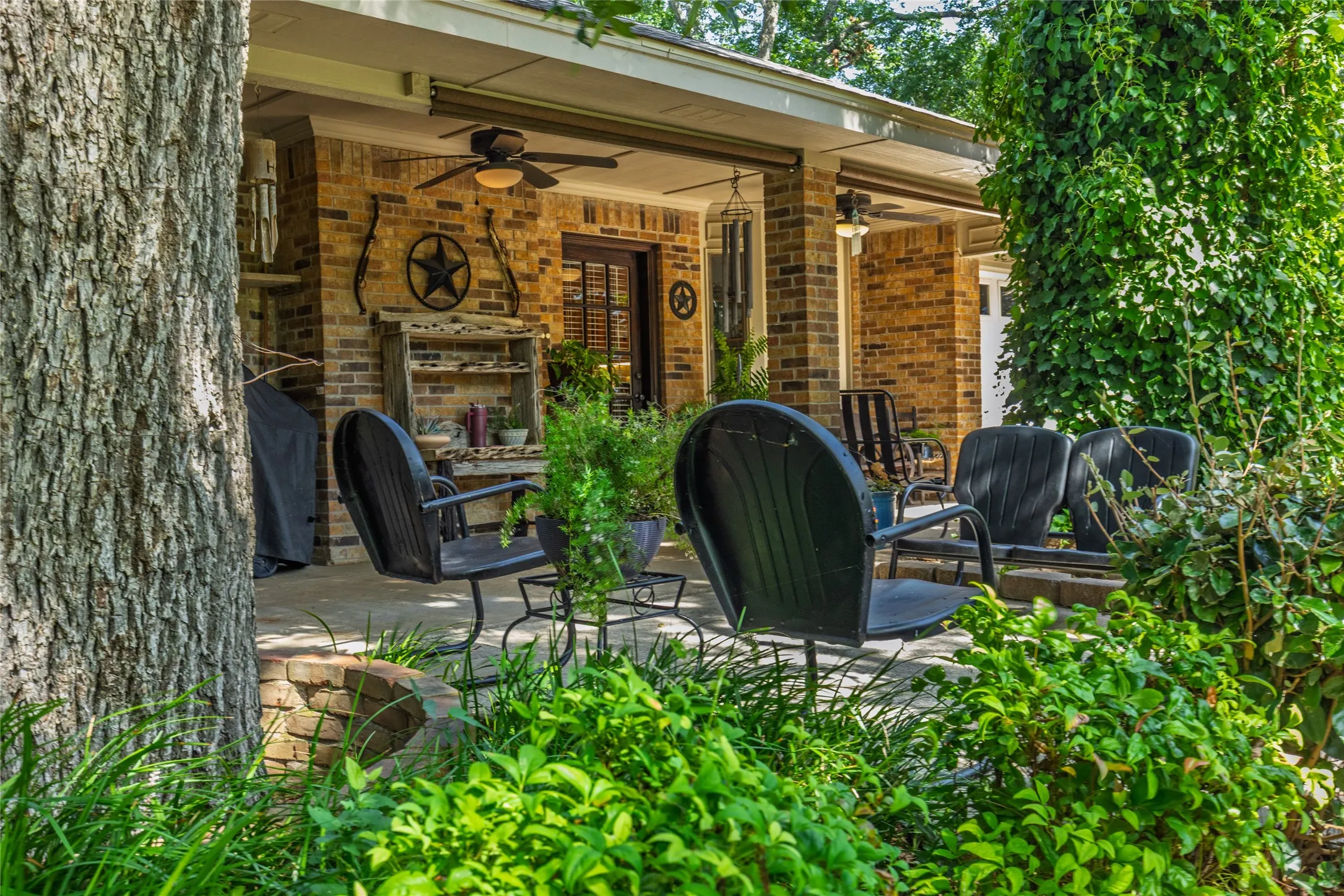 Single Family Residence For Sale in Collin County , 13020 County Road 290, Anna, Texas 75409, 3 Bedroom, 2 Bathroom, 2 Garage spaces, 1,588 Sqft, built in 1984, mls#21230228, Real Estate Agent in Anna, Homes For Sale in Collin county, Homes For Sale in Anna, Realtor in Anna Texas, Real Estate Brokerage Independent Realty Texas, Luminita Cordes Realtor