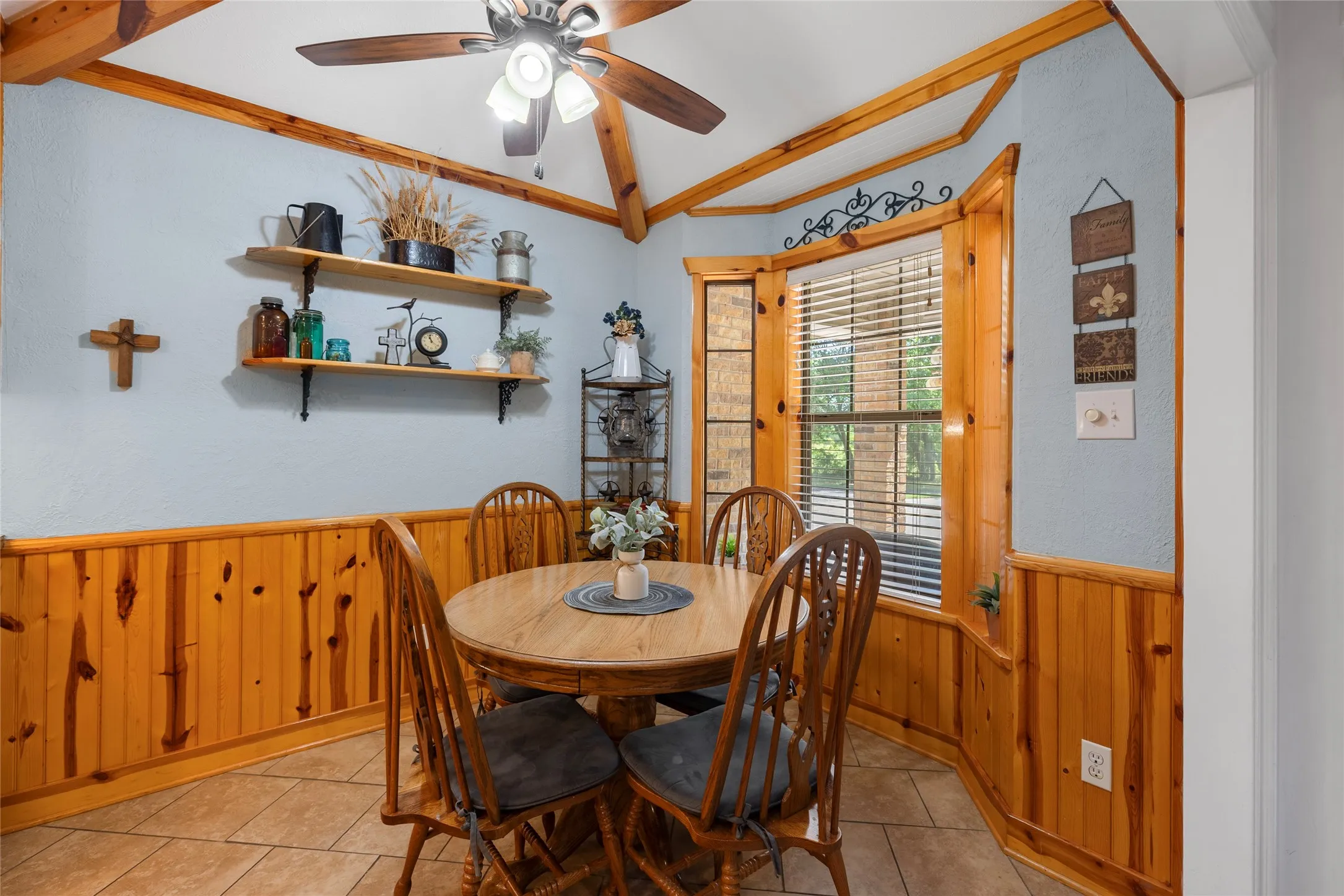 Single Family Residence For Sale in Collin County , 13020 County Road 290, Anna, Texas 75409, 3 Bedroom, 2 Bathroom, 2 Garage spaces, 1,588 Sqft, built in 1984, mls#21230228, Real Estate Agent in Anna, Homes For Sale in Collin county, Homes For Sale in Anna, Realtor in Anna Texas, Real Estate Brokerage Independent Realty Texas, Luminita Cordes Realtor