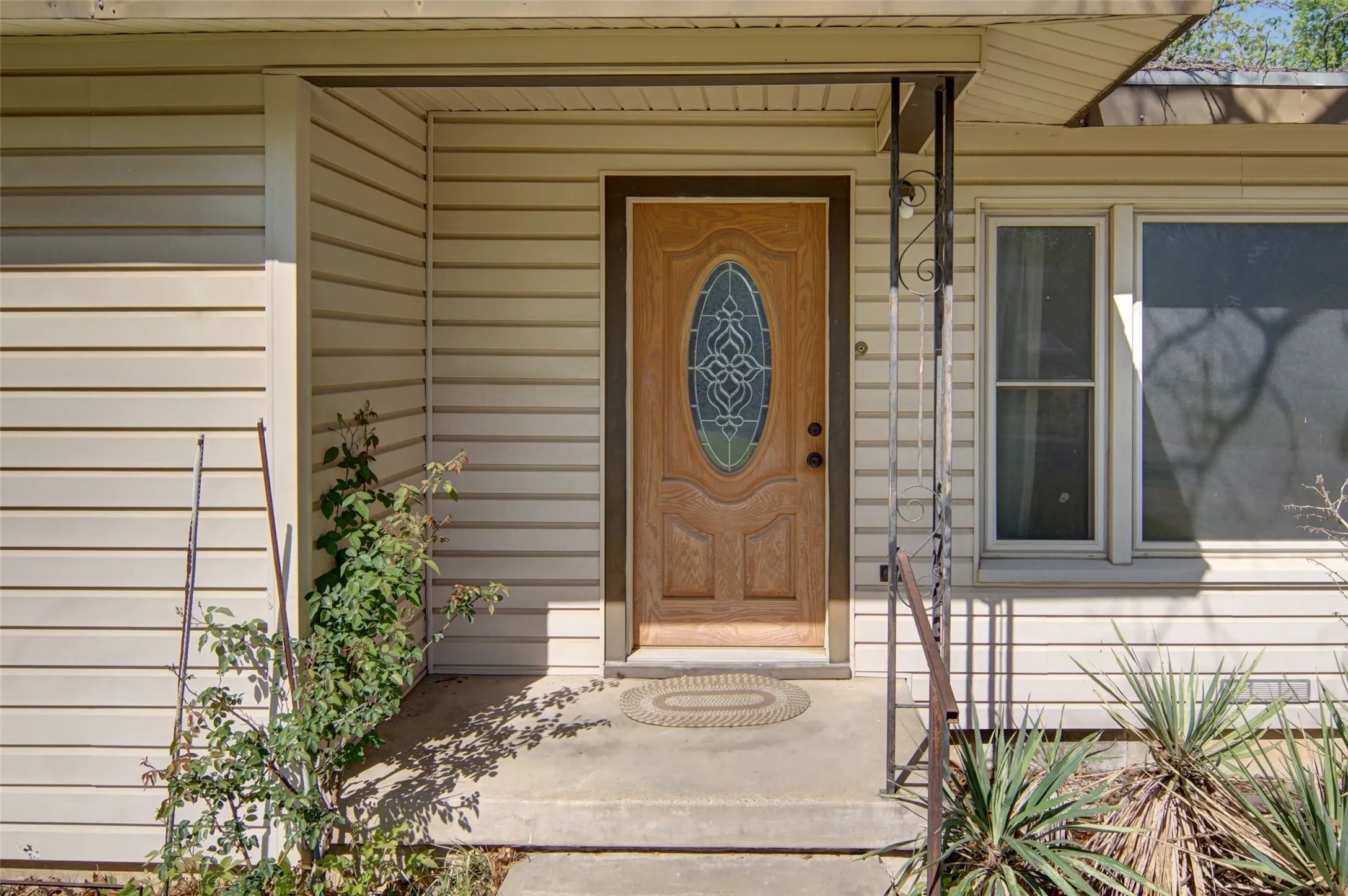 Property entrance featuring a porch