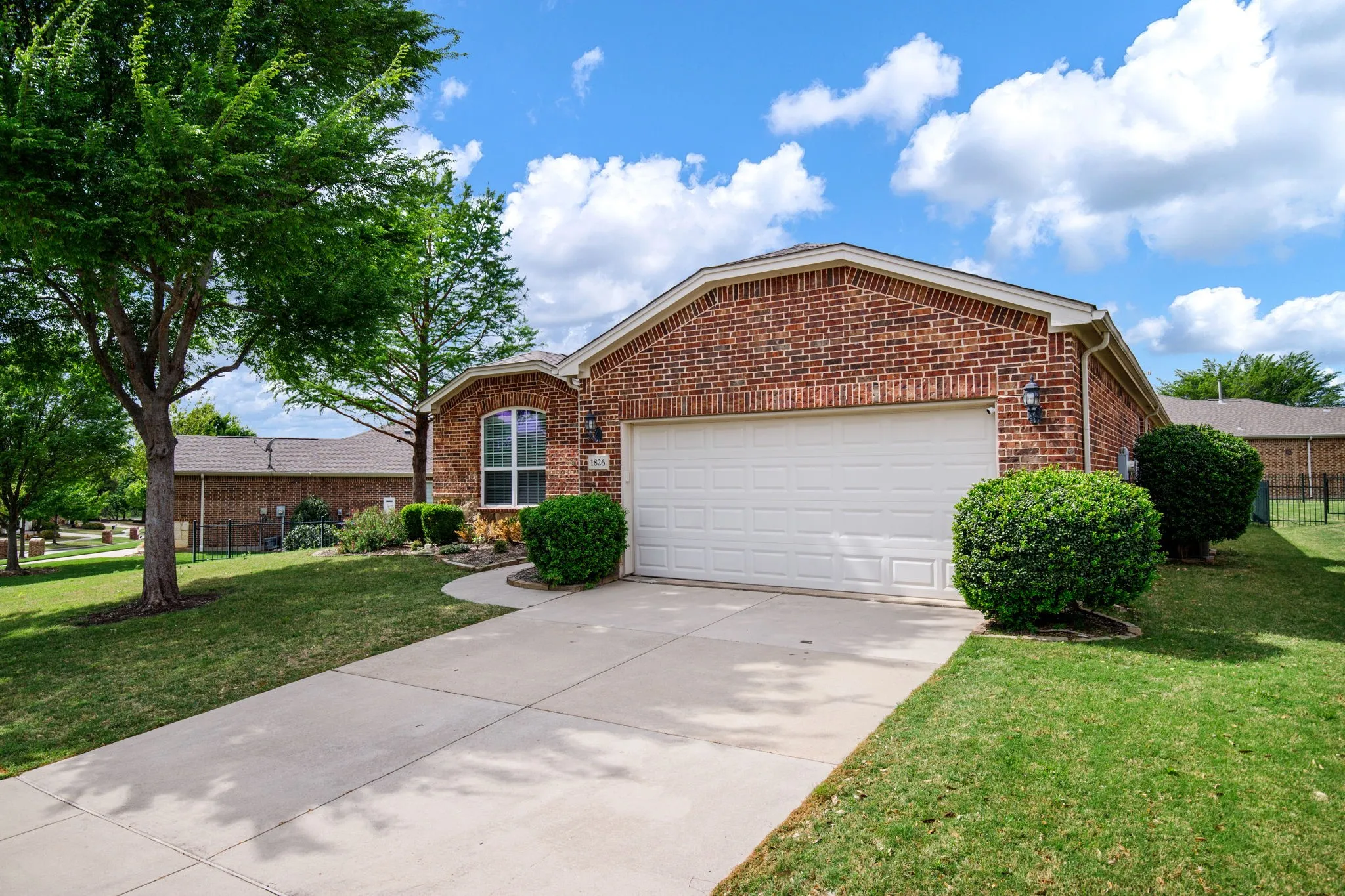 Single Family Residence For Sale in Denton County , 1826 Windy Hill Drive, Frisco, Texas 75036, 3 Bedroom, 2 Bathroom, 2 Garage spaces, 1,976 Sqft, built in 2011, mls#21229018, Real Estate Agent in Frisco, Homes For Sale in Denton county, Homes For Sale in Frisco, Realtor in Frisco Texas, Real Estate Brokerage Independent Realty Texas, Luminita Cordes Realtor