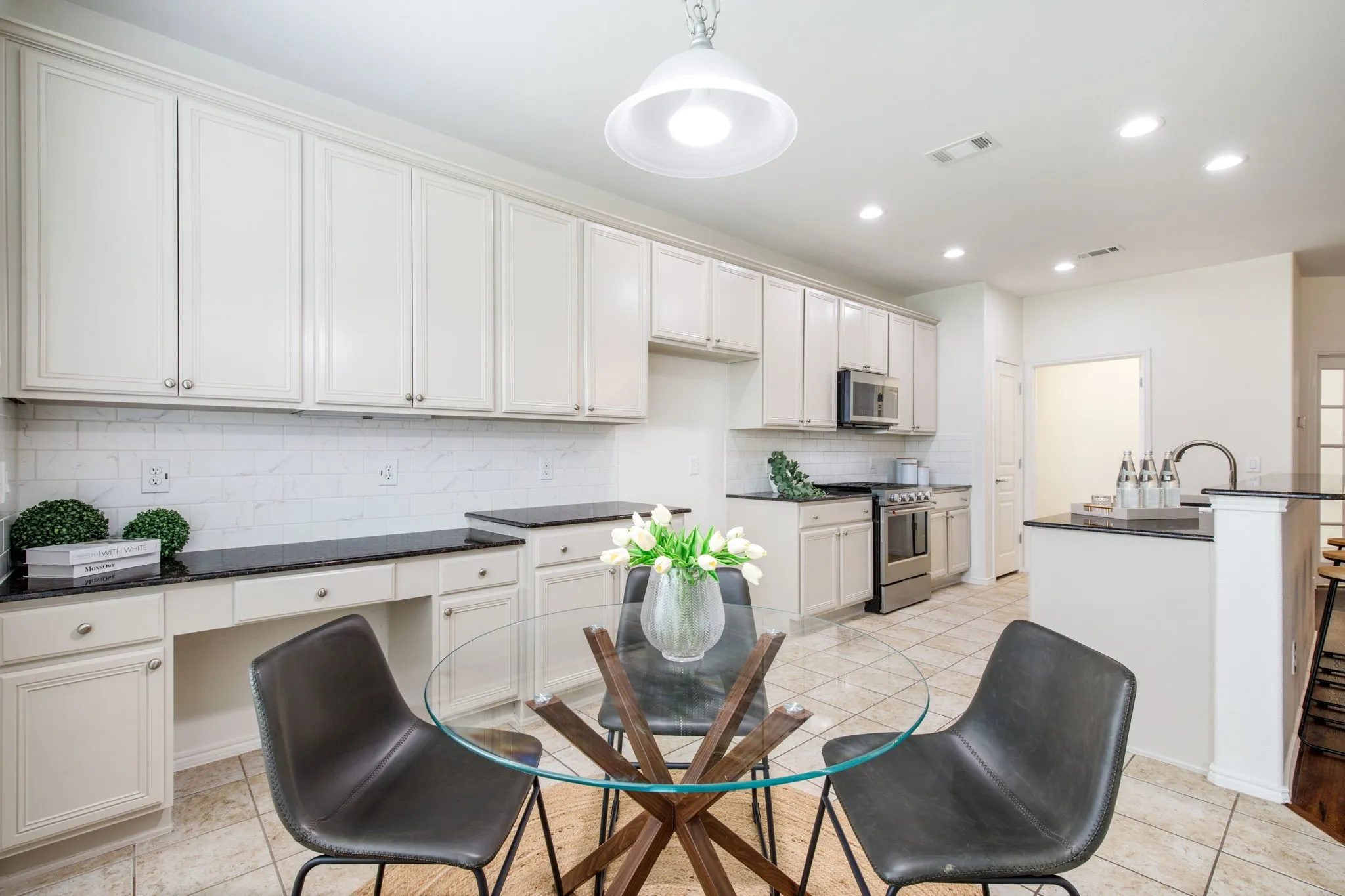 Single Family Residence For Sale in Denton County , 1826 Windy Hill Drive, Frisco, Texas 75036, 3 Bedroom, 2 Bathroom, 2 Garage spaces, 1,976 Sqft, built in 2011, mls#21229018, Real Estate Agent in Frisco, Homes For Sale in Denton county, Homes For Sale in Frisco, Realtor in Frisco Texas, Real Estate Brokerage Independent Realty Texas, Luminita Cordes Realtor