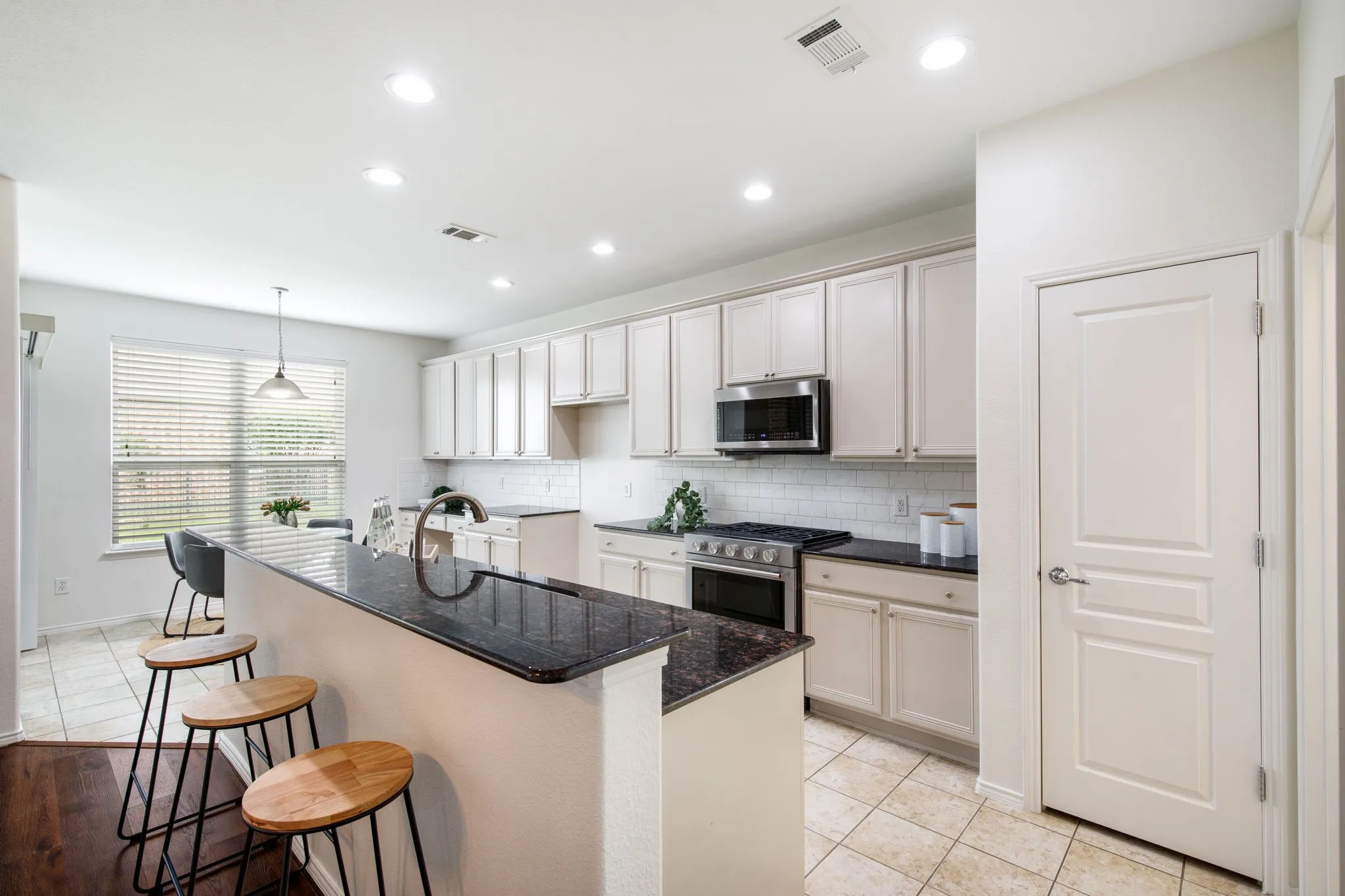 Single Family Residence For Sale in Denton County , 1826 Windy Hill Drive, Frisco, Texas 75036, 3 Bedroom, 2 Bathroom, 2 Garage spaces, 1,976 Sqft, built in 2011, mls#21229018, Real Estate Agent in Frisco, Homes For Sale in Denton county, Homes For Sale in Frisco, Realtor in Frisco Texas, Real Estate Brokerage Independent Realty Texas, Luminita Cordes Realtor