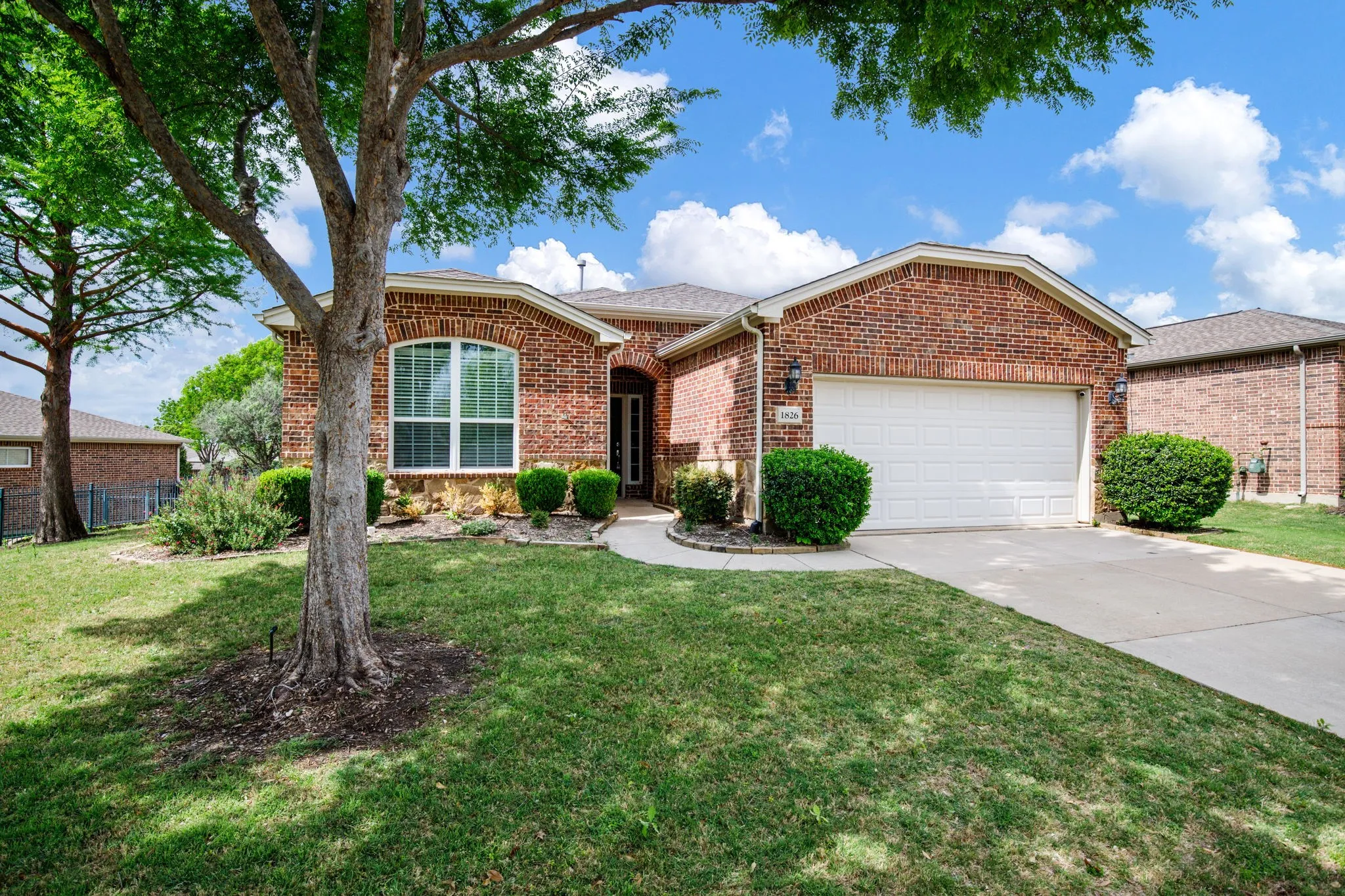 Single Family Residence For Sale in Denton County , 1826 Windy Hill Drive, Frisco, Texas 75036, 3 Bedroom, 2 Bathroom, 2 Garage spaces, 1,976 Sqft, built in 2011, mls#21229018, Real Estate Agent in Frisco, Homes For Sale in Denton county, Homes For Sale in Frisco, Realtor in Frisco Texas, Real Estate Brokerage Independent Realty Texas, Luminita Cordes Realtor