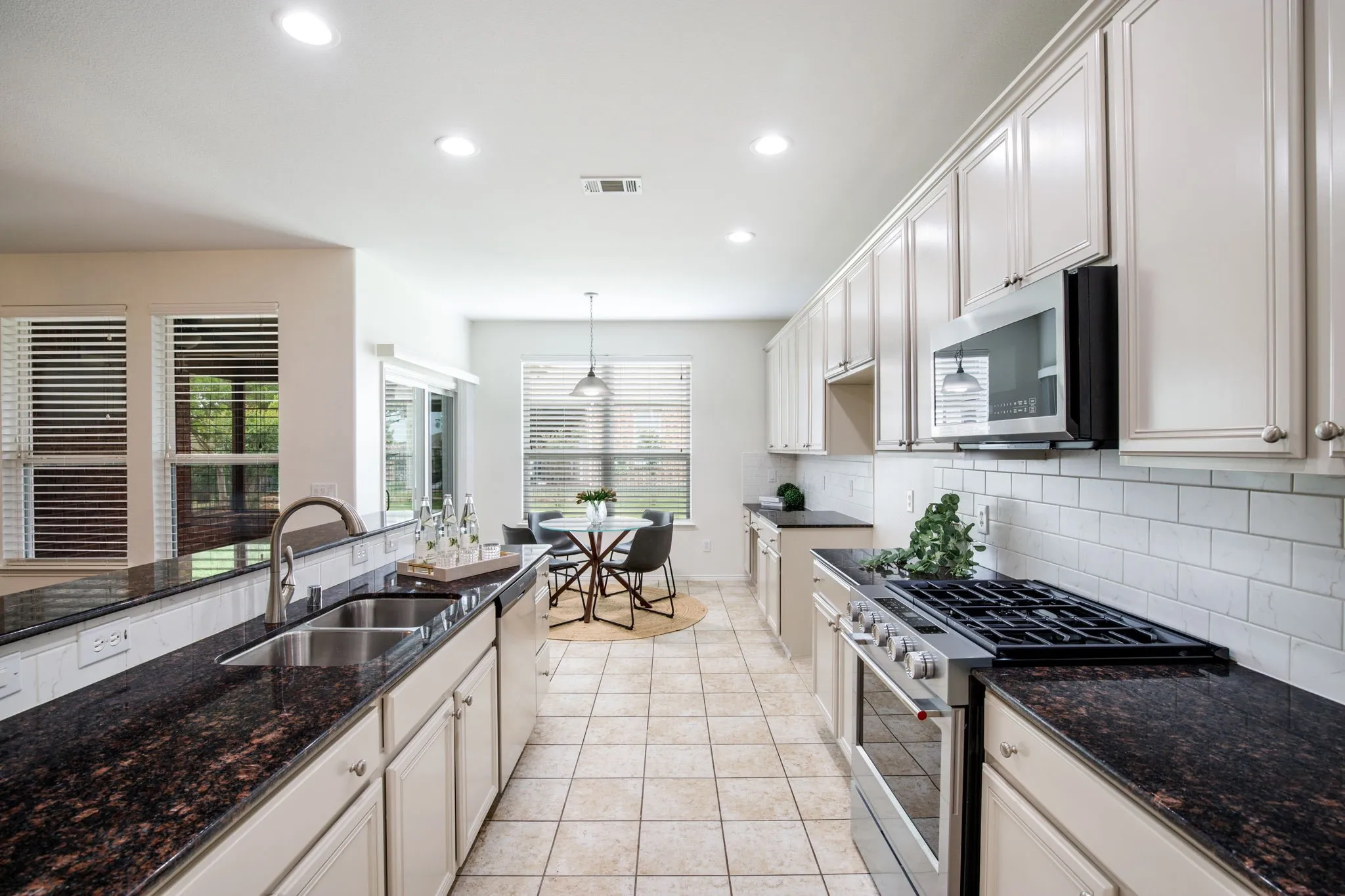 Single Family Residence For Sale in Denton County , 1826 Windy Hill Drive, Frisco, Texas 75036, 3 Bedroom, 2 Bathroom, 2 Garage spaces, 1,976 Sqft, built in 2011, mls#21229018, Real Estate Agent in Frisco, Homes For Sale in Denton county, Homes For Sale in Frisco, Realtor in Frisco Texas, Real Estate Brokerage Independent Realty Texas, Luminita Cordes Realtor