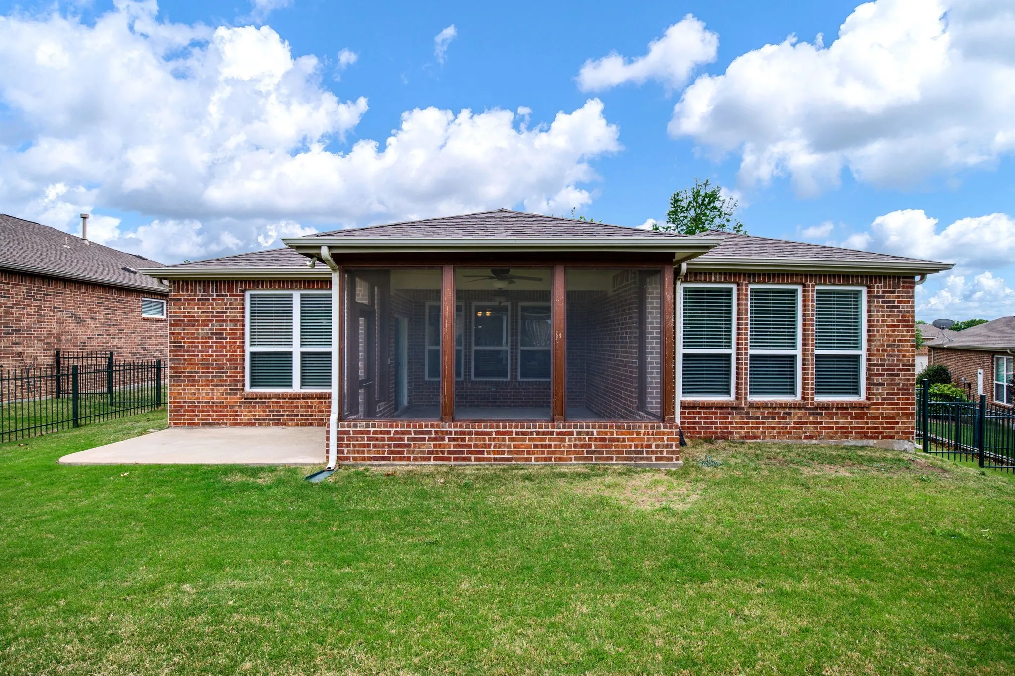 Single Family Residence For Sale in Denton County , 1826 Windy Hill Drive, Frisco, Texas 75036, 3 Bedroom, 2 Bathroom, 2 Garage spaces, 1,976 Sqft, built in 2011, mls#21229018, Real Estate Agent in Frisco, Homes For Sale in Denton county, Homes For Sale in Frisco, Realtor in Frisco Texas, Real Estate Brokerage Independent Realty Texas, Luminita Cordes Realtor