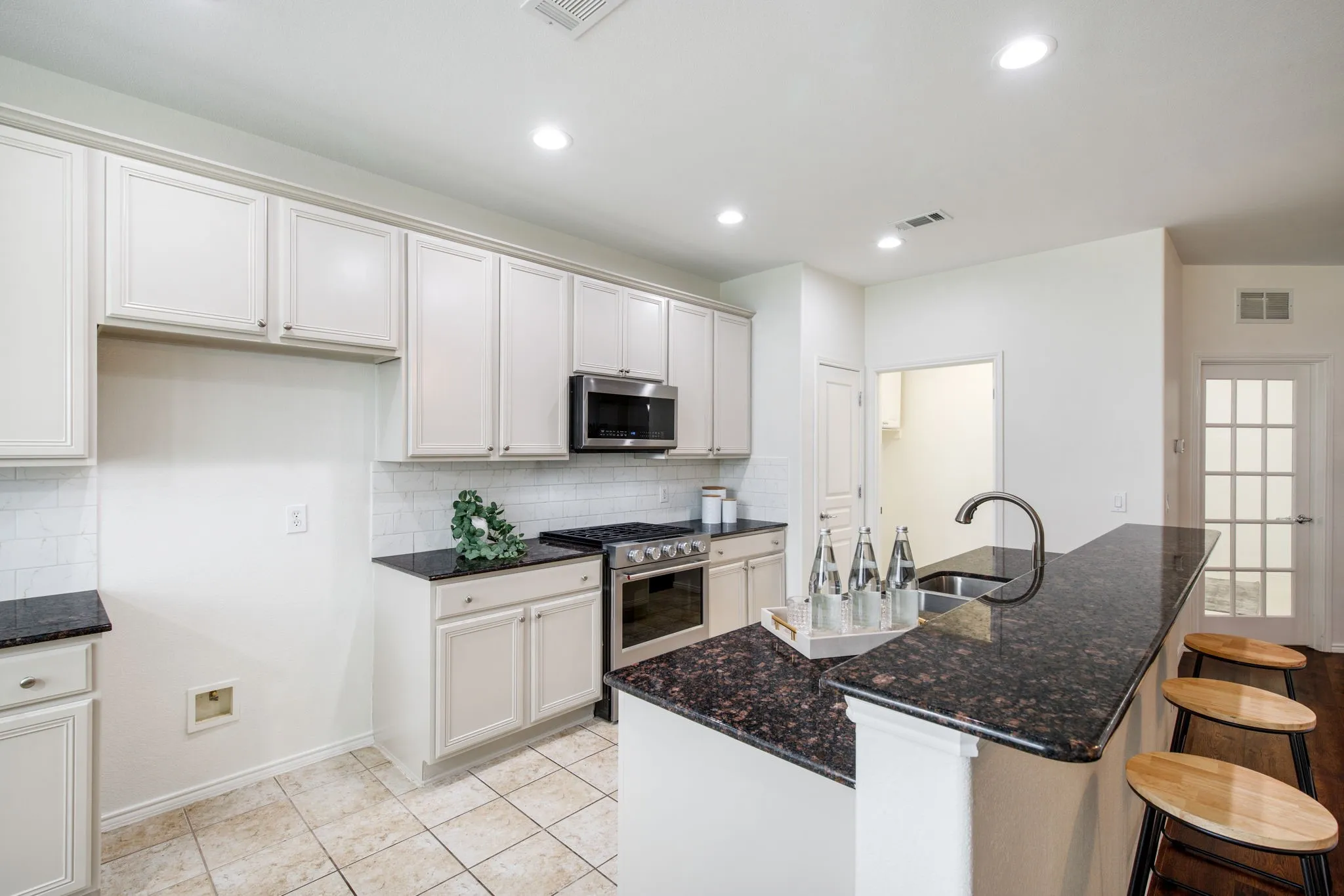 Single Family Residence For Sale in Denton County , 1826 Windy Hill Drive, Frisco, Texas 75036, 3 Bedroom, 2 Bathroom, 2 Garage spaces, 1,976 Sqft, built in 2011, mls#21229018, Real Estate Agent in Frisco, Homes For Sale in Denton county, Homes For Sale in Frisco, Realtor in Frisco Texas, Real Estate Brokerage Independent Realty Texas, Luminita Cordes Realtor