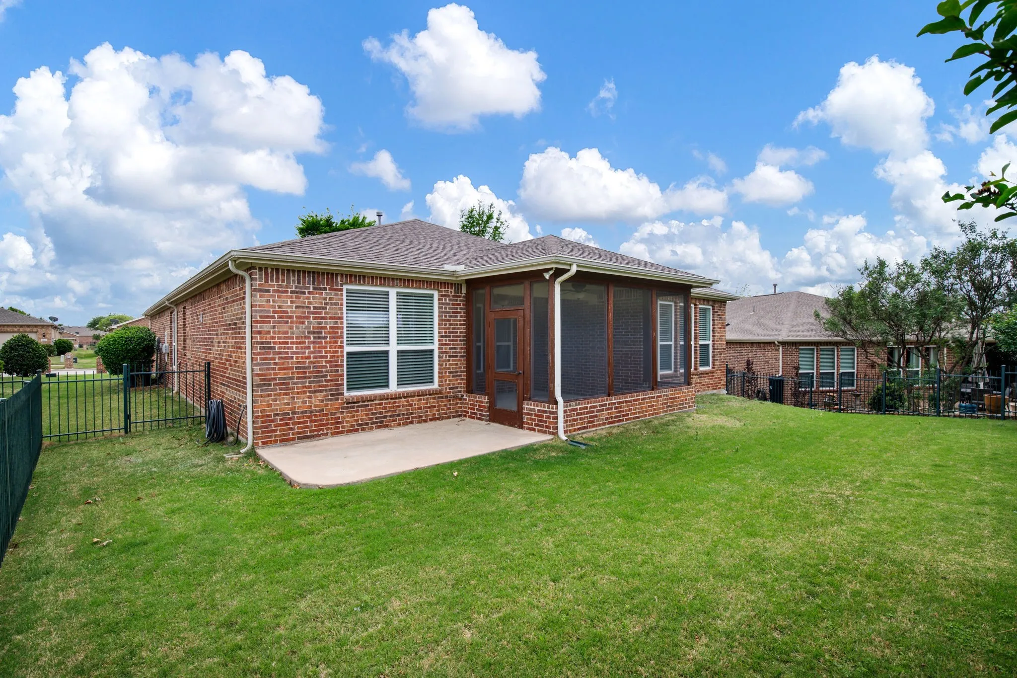 Single Family Residence For Sale in Denton County , 1826 Windy Hill Drive, Frisco, Texas 75036, 3 Bedroom, 2 Bathroom, 2 Garage spaces, 1,976 Sqft, built in 2011, mls#21229018, Real Estate Agent in Frisco, Homes For Sale in Denton county, Homes For Sale in Frisco, Realtor in Frisco Texas, Real Estate Brokerage Independent Realty Texas, Luminita Cordes Realtor