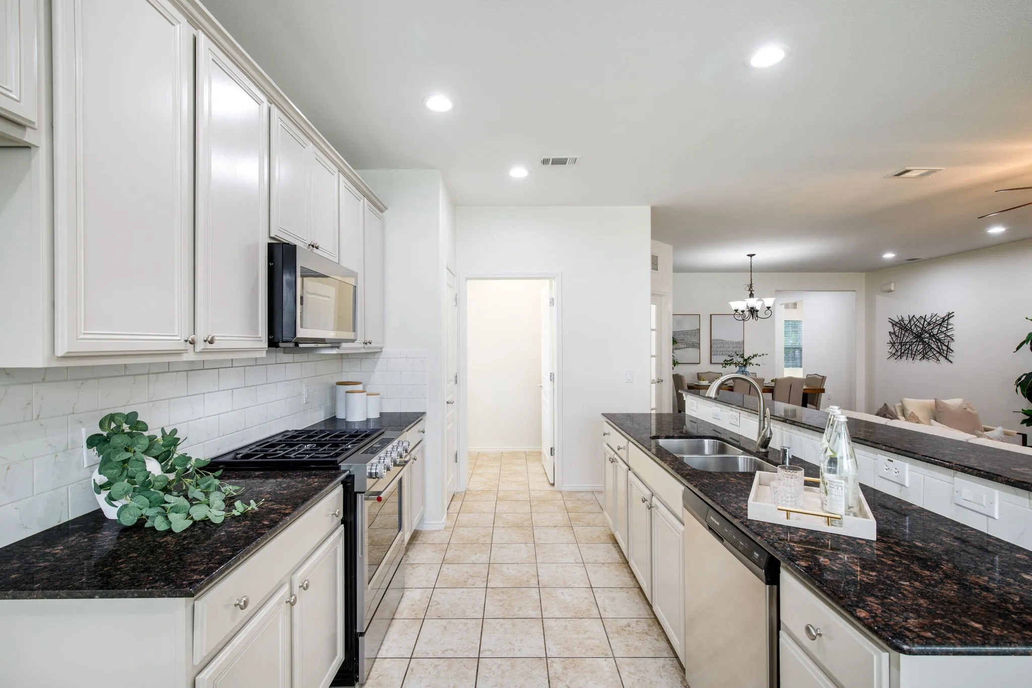 Single Family Residence For Sale in Denton County , 1826 Windy Hill Drive, Frisco, Texas 75036, 3 Bedroom, 2 Bathroom, 2 Garage spaces, 1,976 Sqft, built in 2011, mls#21229018, Real Estate Agent in Frisco, Homes For Sale in Denton county, Homes For Sale in Frisco, Realtor in Frisco Texas, Real Estate Brokerage Independent Realty Texas, Luminita Cordes Realtor