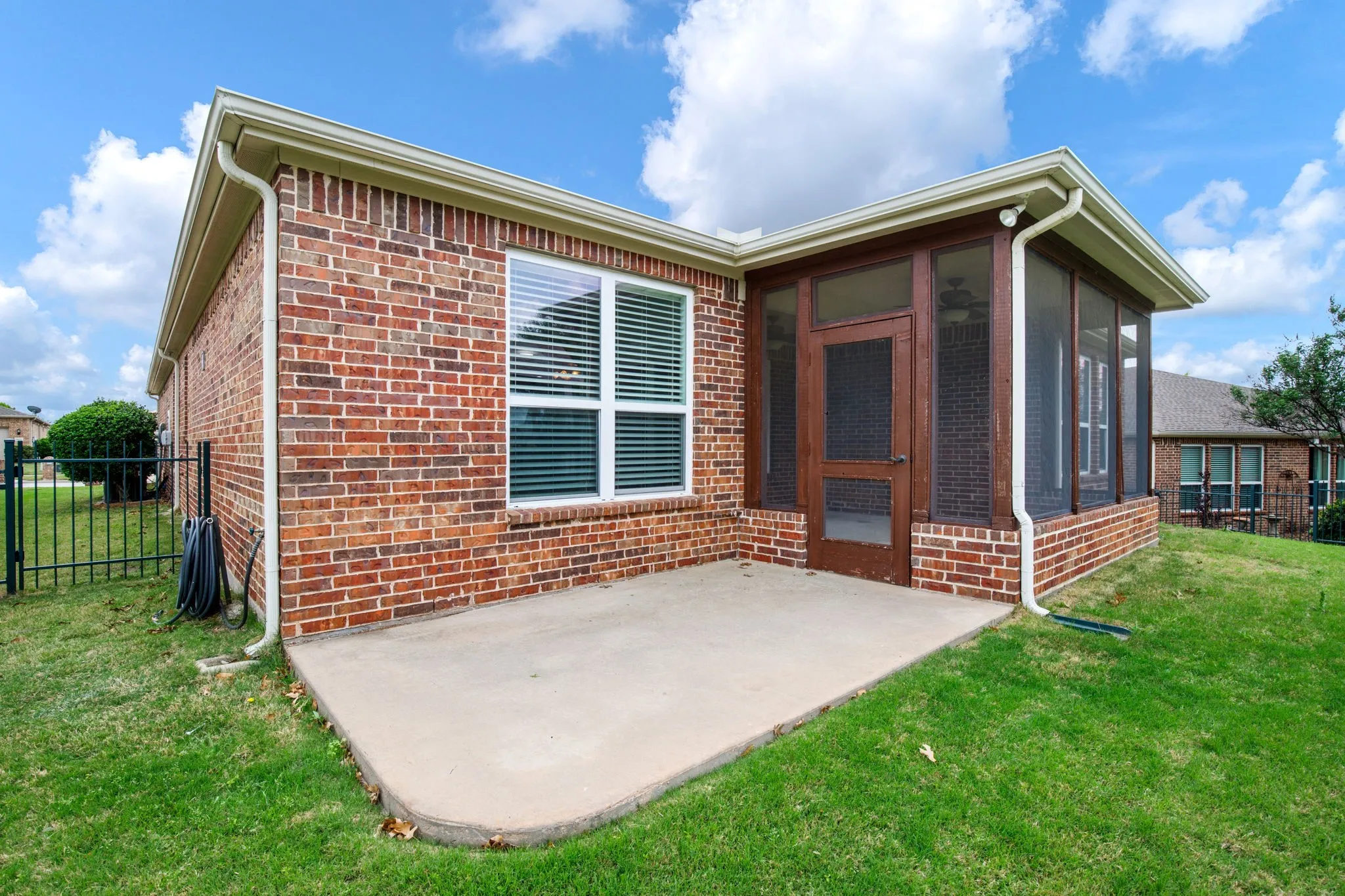 Single Family Residence For Sale in Denton County , 1826 Windy Hill Drive, Frisco, Texas 75036, 3 Bedroom, 2 Bathroom, 2 Garage spaces, 1,976 Sqft, built in 2011, mls#21229018, Real Estate Agent in Frisco, Homes For Sale in Denton county, Homes For Sale in Frisco, Realtor in Frisco Texas, Real Estate Brokerage Independent Realty Texas, Luminita Cordes Realtor