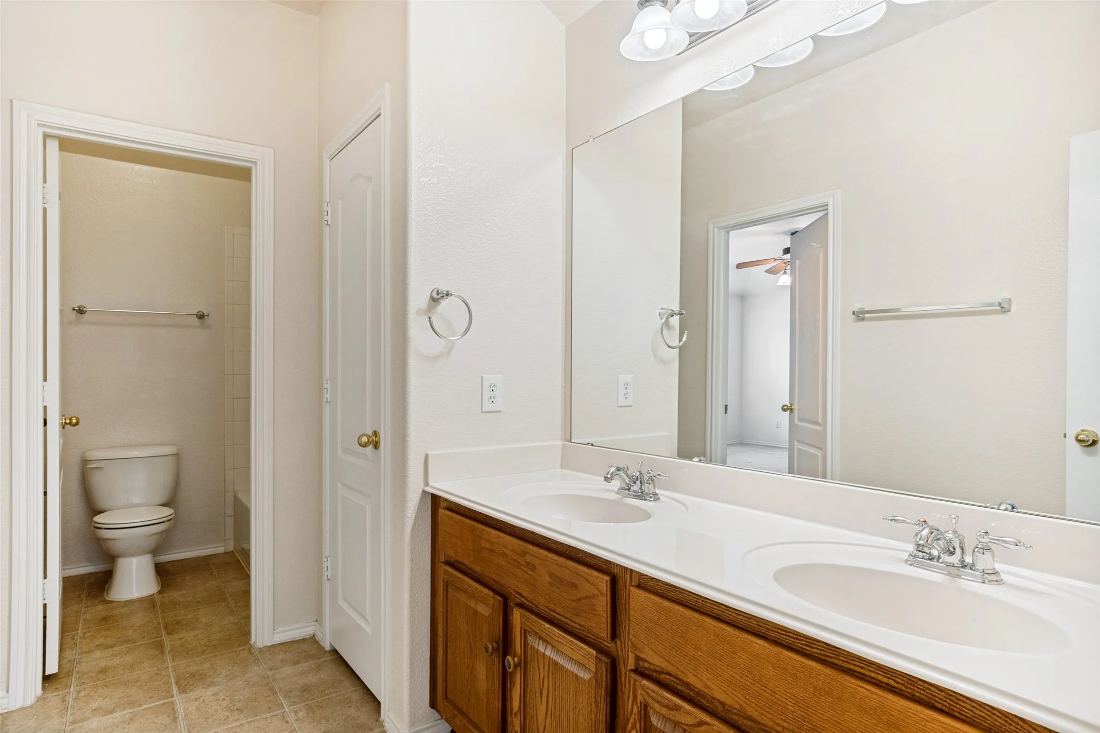 Single Family Residence For Sale in Dallas County , 1926 Rustic Creek Drive, Garland, Texas 75040, 5 Bedrooms, 4 Bathrooms, 2 Garage spaces, 3,297 Sqft, built in 2004, Price $474,000, mls#21230298, Real Estate Agent in Garland, Homes For Sale in Dallas county, Homes For Sale in Garland, Realtor in Garland Texas, Real Estate Brokerage Independent Realty Texas, Luminita Cordes Realtor