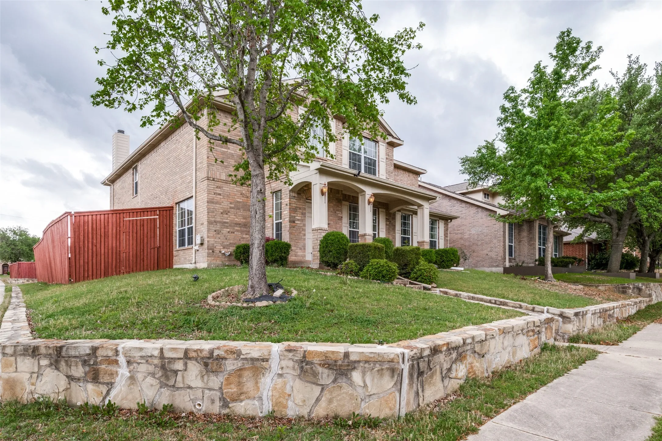 Single Family Residence For Sale in Dallas County , 1926 Rustic Creek Drive, Garland, Texas 75040, 5 Bedrooms, 4 Bathrooms, 2 Garage spaces, 3,297 Sqft, built in 2004, Price $474,000, mls#21230298, Real Estate Agent in Garland, Homes For Sale in Dallas county, Homes For Sale in Garland, Realtor in Garland Texas, Real Estate Brokerage Independent Realty Texas, Luminita Cordes Realtor