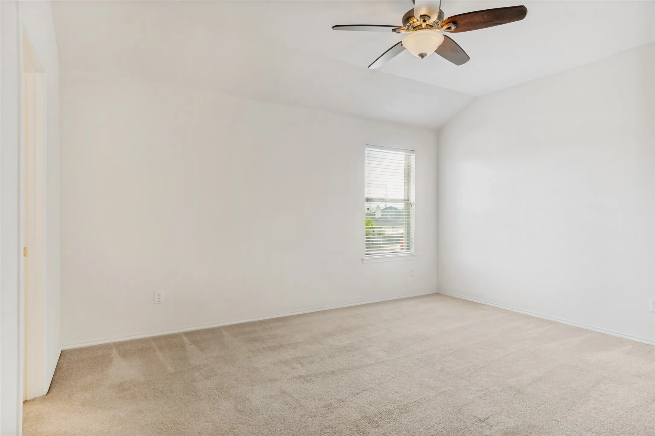 Single Family Residence For Sale in Dallas County , 1926 Rustic Creek Drive, Garland, Texas 75040, 5 Bedrooms, 4 Bathrooms, 2 Garage spaces, 3,297 Sqft, built in 2004, Price $474,000, mls#21230298, Real Estate Agent in Garland, Homes For Sale in Dallas county, Homes For Sale in Garland, Realtor in Garland Texas, Real Estate Brokerage Independent Realty Texas, Luminita Cordes Realtor