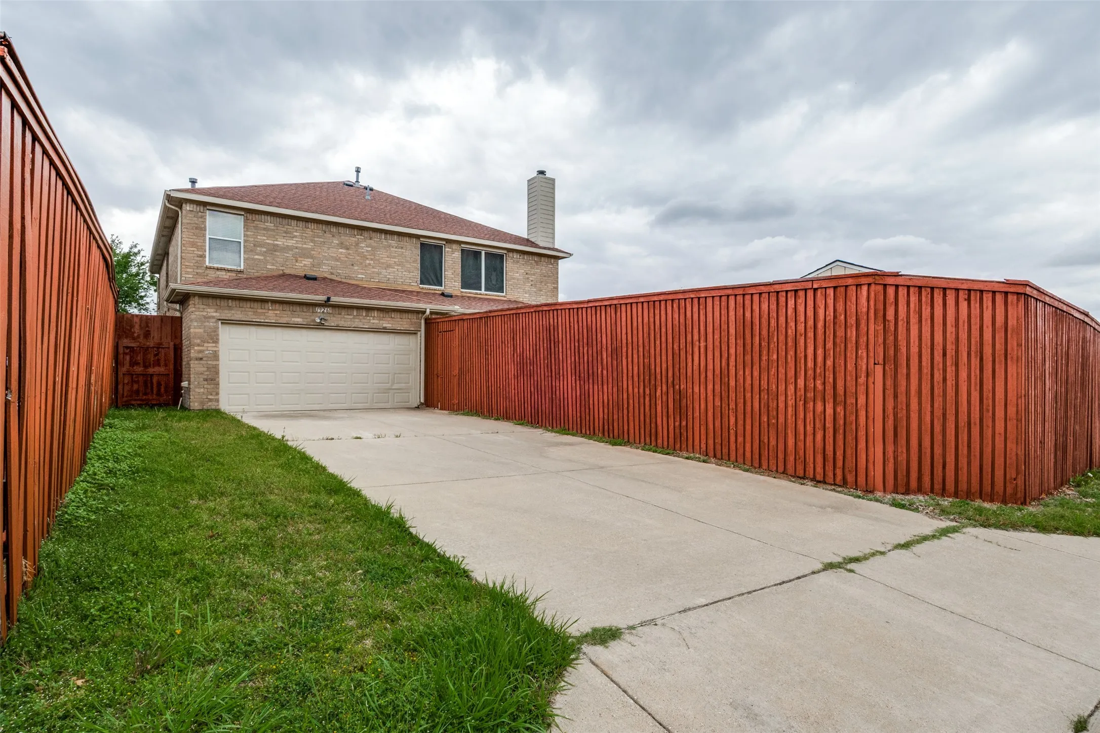 Single Family Residence For Sale in Dallas County , 1926 Rustic Creek Drive, Garland, Texas 75040, 5 Bedrooms, 4 Bathrooms, 2 Garage spaces, 3,297 Sqft, built in 2004, Price $474,000, mls#21230298, Real Estate Agent in Garland, Homes For Sale in Dallas county, Homes For Sale in Garland, Realtor in Garland Texas, Real Estate Brokerage Independent Realty Texas, Luminita Cordes Realtor