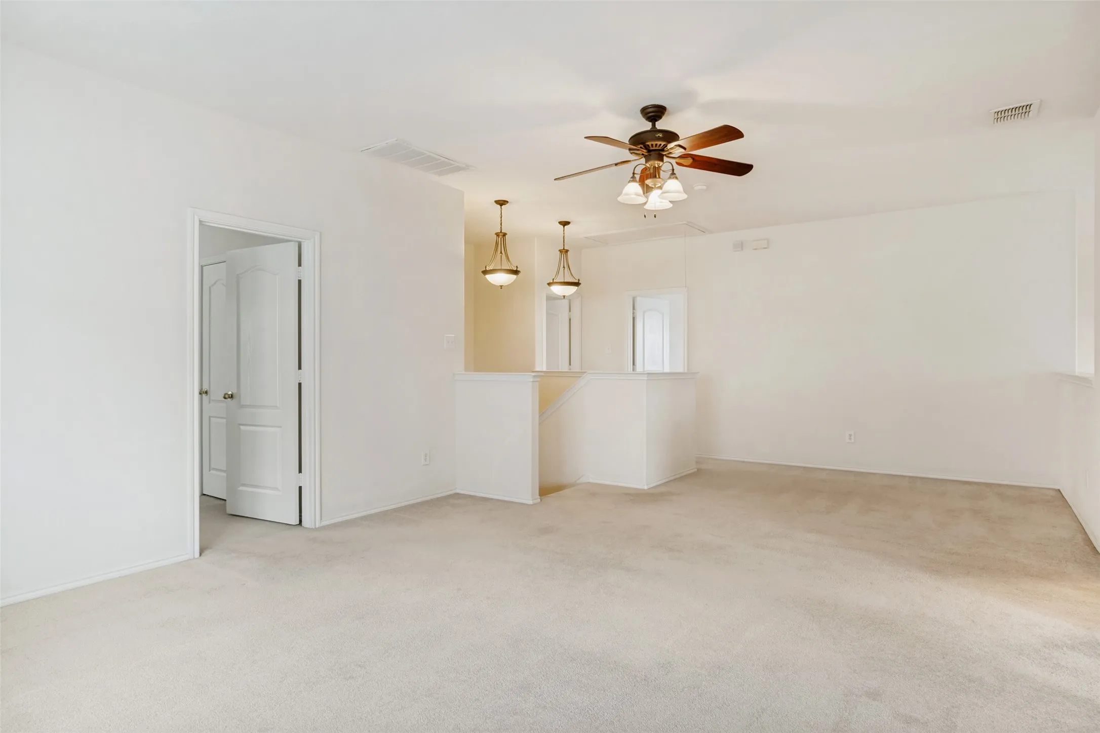 Single Family Residence For Sale in Dallas County , 1926 Rustic Creek Drive, Garland, Texas 75040, 5 Bedrooms, 4 Bathrooms, 2 Garage spaces, 3,297 Sqft, built in 2004, Price $474,000, mls#21230298, Real Estate Agent in Garland, Homes For Sale in Dallas county, Homes For Sale in Garland, Realtor in Garland Texas, Real Estate Brokerage Independent Realty Texas, Luminita Cordes Realtor