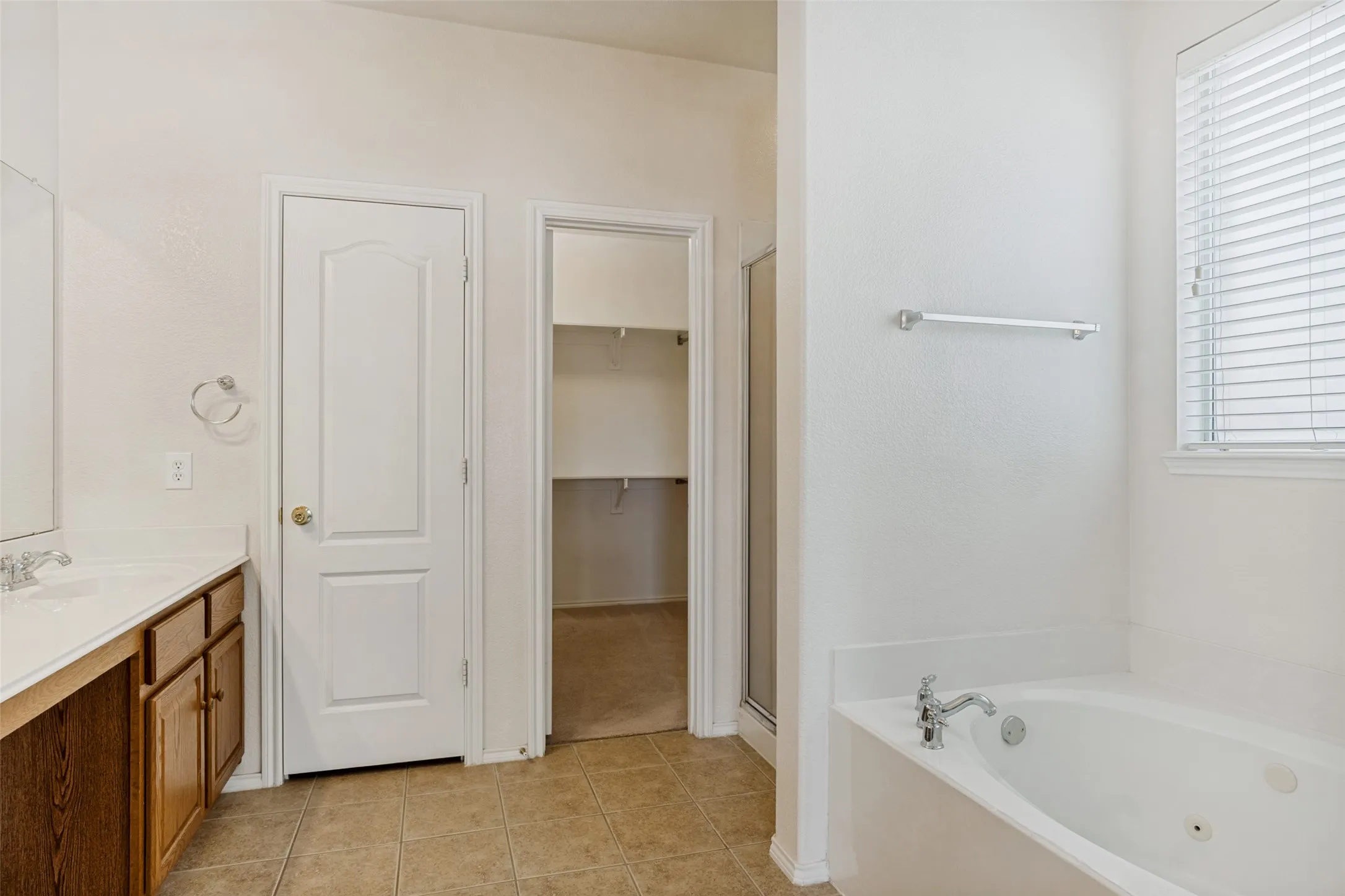 Single Family Residence For Sale in Dallas County , 1926 Rustic Creek Drive, Garland, Texas 75040, 5 Bedrooms, 4 Bathrooms, 2 Garage spaces, 3,297 Sqft, built in 2004, Price $474,000, mls#21230298, Real Estate Agent in Garland, Homes For Sale in Dallas county, Homes For Sale in Garland, Realtor in Garland Texas, Real Estate Brokerage Independent Realty Texas, Luminita Cordes Realtor