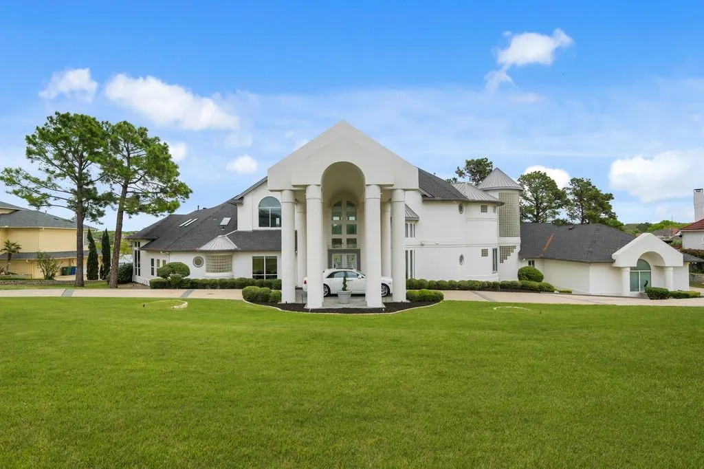 This home offers 5-bedroom, an office, 4.5 baths, a media room, and is fully furnished with luxurious finishes all spanning 7480 sqft on 0.79 acres.
