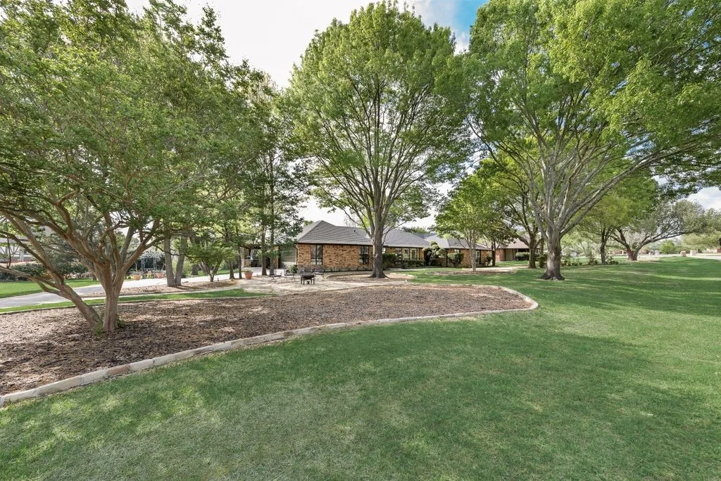 Single Family Residence For Sale in Collin County , 802 Riva Ridge, Lucas, Texas 75098, 4 Bedroom, 2 Bathroom, 2 Garage spaces, 2,017 Sqft, built in 1984, Preowned, mls#21230154, Real Estate Agent in Lucas, Homes For Sale in Collin county, Homes For Sale in Lucas, Realtor in Lucas Texas, Real Estate Brokerage Independent Realty Texas, Luminita Cordes Realtor