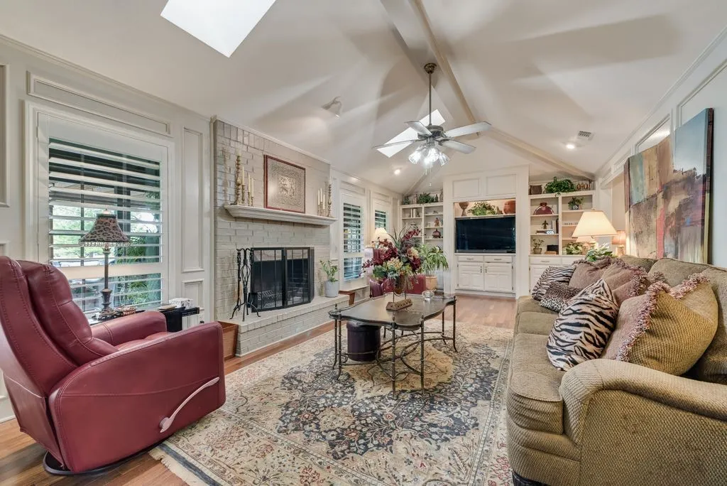 Single Family Residence For Sale in Collin County , 802 Riva Ridge, Lucas, Texas 75098, 4 Bedroom, 2 Bathroom, 2 Garage spaces, 2,017 Sqft, built in 1984, Preowned, mls#21230154, Real Estate Agent in Lucas, Homes For Sale in Collin county, Homes For Sale in Lucas, Realtor in Lucas Texas, Real Estate Brokerage Independent Realty Texas, Luminita Cordes Realtor
