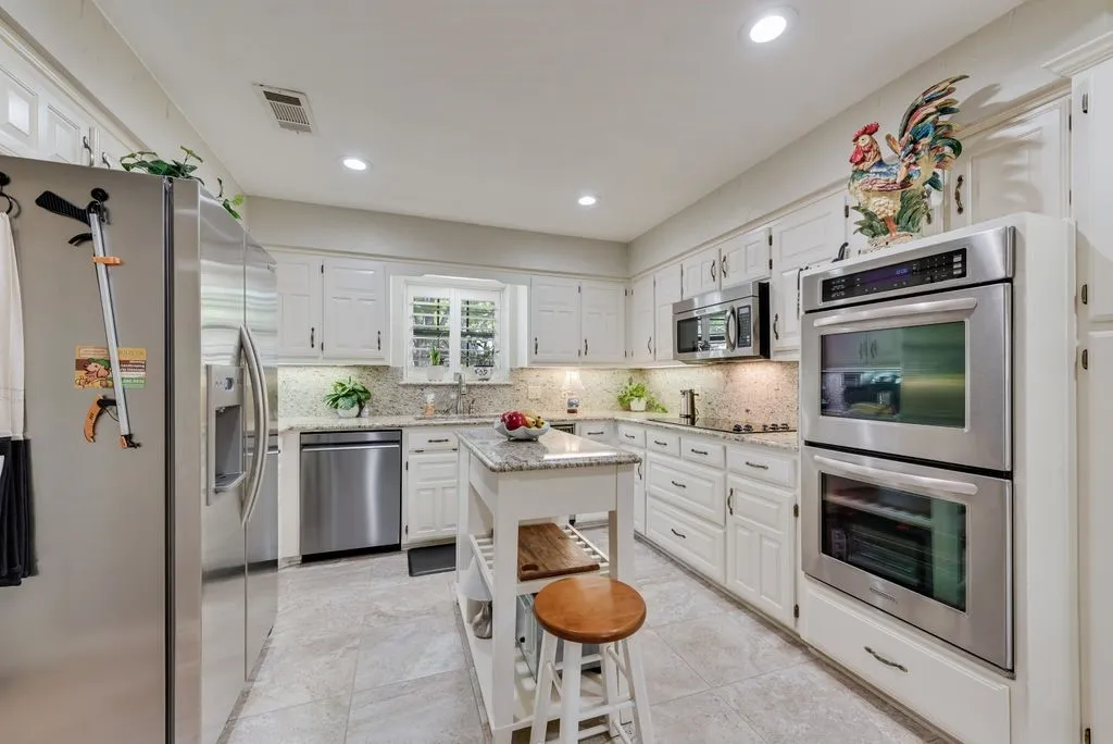 Single Family Residence For Sale in Collin County , 802 Riva Ridge, Lucas, Texas 75098, 4 Bedroom, 2 Bathroom, 2 Garage spaces, 2,017 Sqft, built in 1984, Preowned, mls#21230154, Real Estate Agent in Lucas, Homes For Sale in Collin county, Homes For Sale in Lucas, Realtor in Lucas Texas, Real Estate Brokerage Independent Realty Texas, Luminita Cordes Realtor