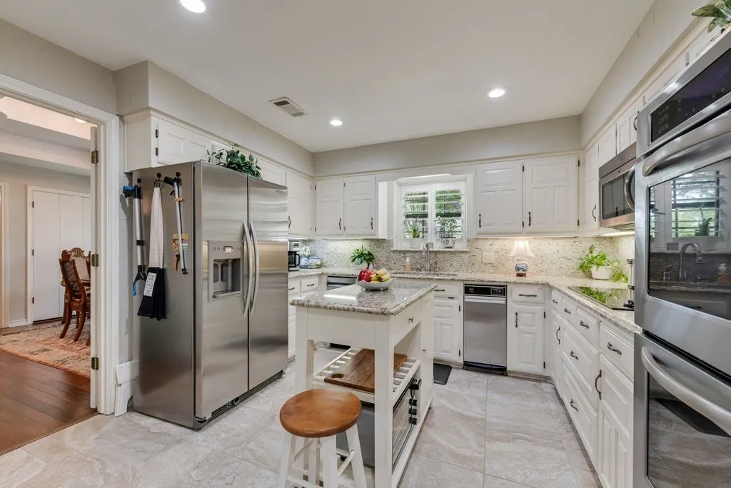 Single Family Residence For Sale in Collin County , 802 Riva Ridge, Lucas, Texas 75098, 4 Bedroom, 2 Bathroom, 2 Garage spaces, 2,017 Sqft, built in 1984, Preowned, mls#21230154, Real Estate Agent in Lucas, Homes For Sale in Collin county, Homes For Sale in Lucas, Realtor in Lucas Texas, Real Estate Brokerage Independent Realty Texas, Luminita Cordes Realtor