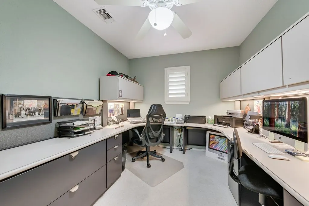 Single Family Residence For Sale in Collin County , 802 Riva Ridge, Lucas, Texas 75098, 4 Bedroom, 2 Bathroom, 2 Garage spaces, 2,017 Sqft, built in 1984, Preowned, mls#21230154, Real Estate Agent in Lucas, Homes For Sale in Collin county, Homes For Sale in Lucas, Realtor in Lucas Texas, Real Estate Brokerage Independent Realty Texas, Luminita Cordes Realtor
