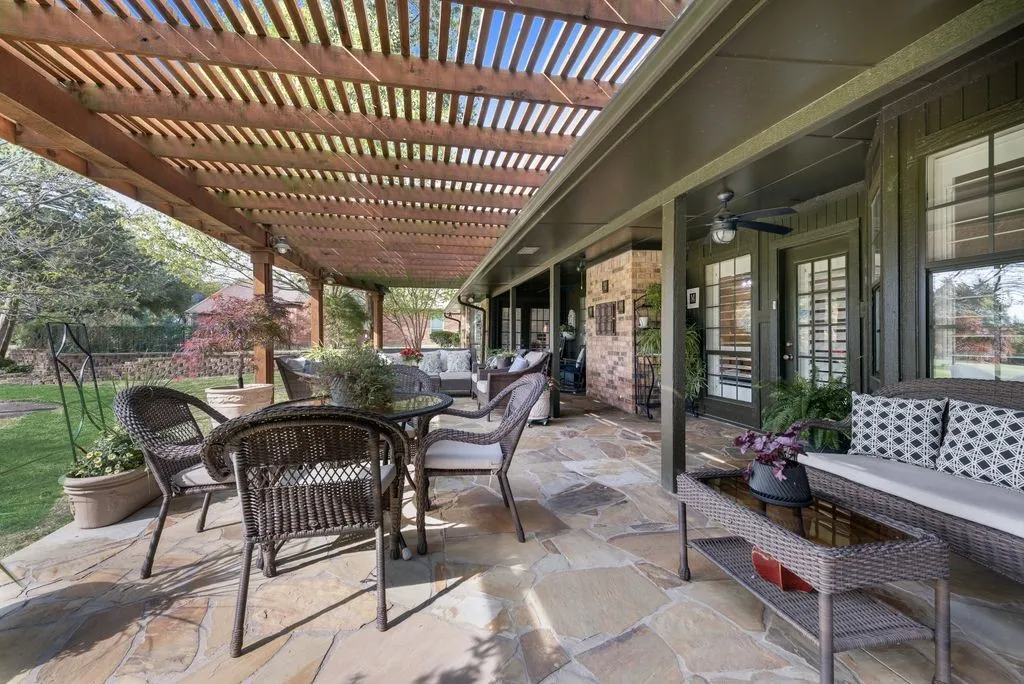 Single Family Residence For Sale in Collin County , 802 Riva Ridge, Lucas, Texas 75098, 4 Bedroom, 2 Bathroom, 2 Garage spaces, 2,017 Sqft, built in 1984, Preowned, mls#21230154, Real Estate Agent in Lucas, Homes For Sale in Collin county, Homes For Sale in Lucas, Realtor in Lucas Texas, Real Estate Brokerage Independent Realty Texas, Luminita Cordes Realtor