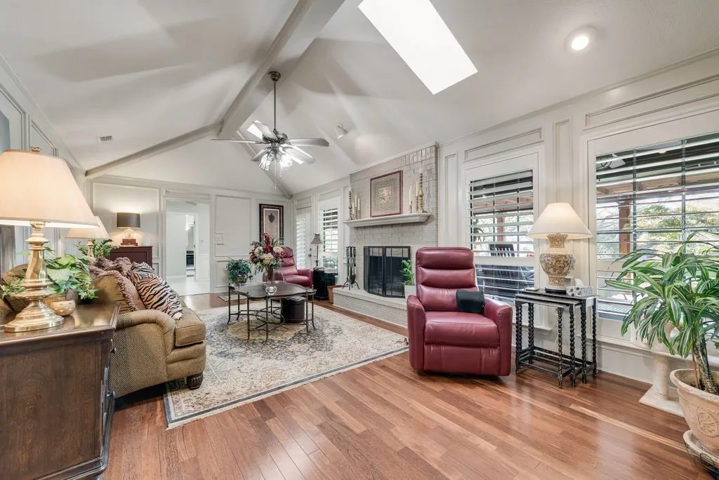 Single Family Residence For Sale in Collin County , 802 Riva Ridge, Lucas, Texas 75098, 4 Bedroom, 2 Bathroom, 2 Garage spaces, 2,017 Sqft, built in 1984, Preowned, mls#21230154, Real Estate Agent in Lucas, Homes For Sale in Collin county, Homes For Sale in Lucas, Realtor in Lucas Texas, Real Estate Brokerage Independent Realty Texas, Luminita Cordes Realtor